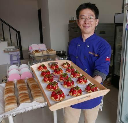 黃士福和其乾姊王友蘭共同籌措資金開設麵包店,但經營不善,黃士福要求乾姐還錢,王友蘭不滿遭黃指控私吞帳款,上法院控告對方誹謗和妨害名譽。