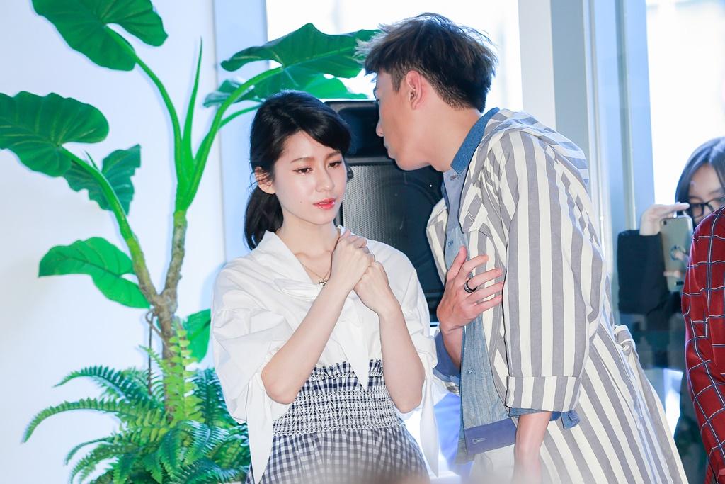 森竣與連俞涵已培養好默契，記者會上常見兩人竊竊私語。