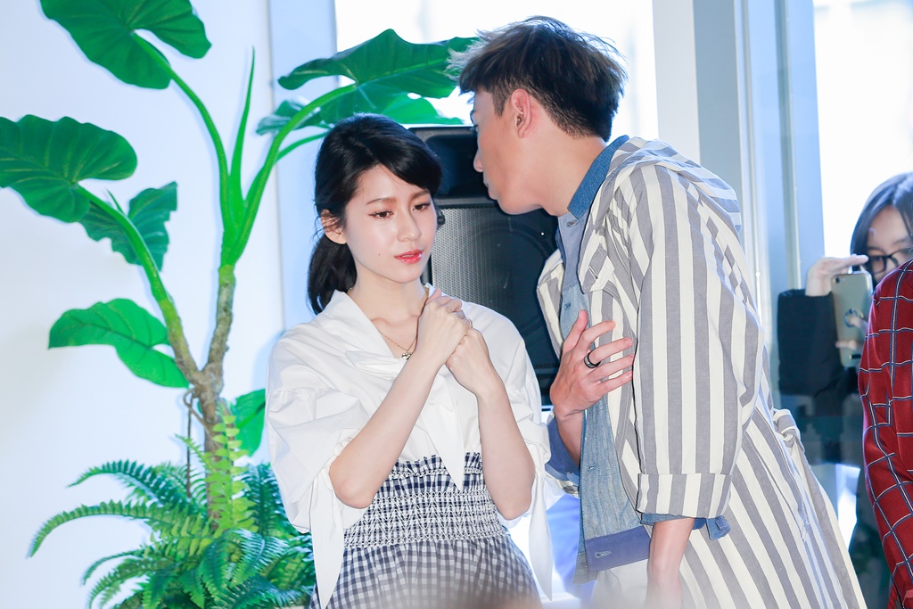 森竣與連俞涵已培養好默契，記者會上常見兩人竊竊私語。