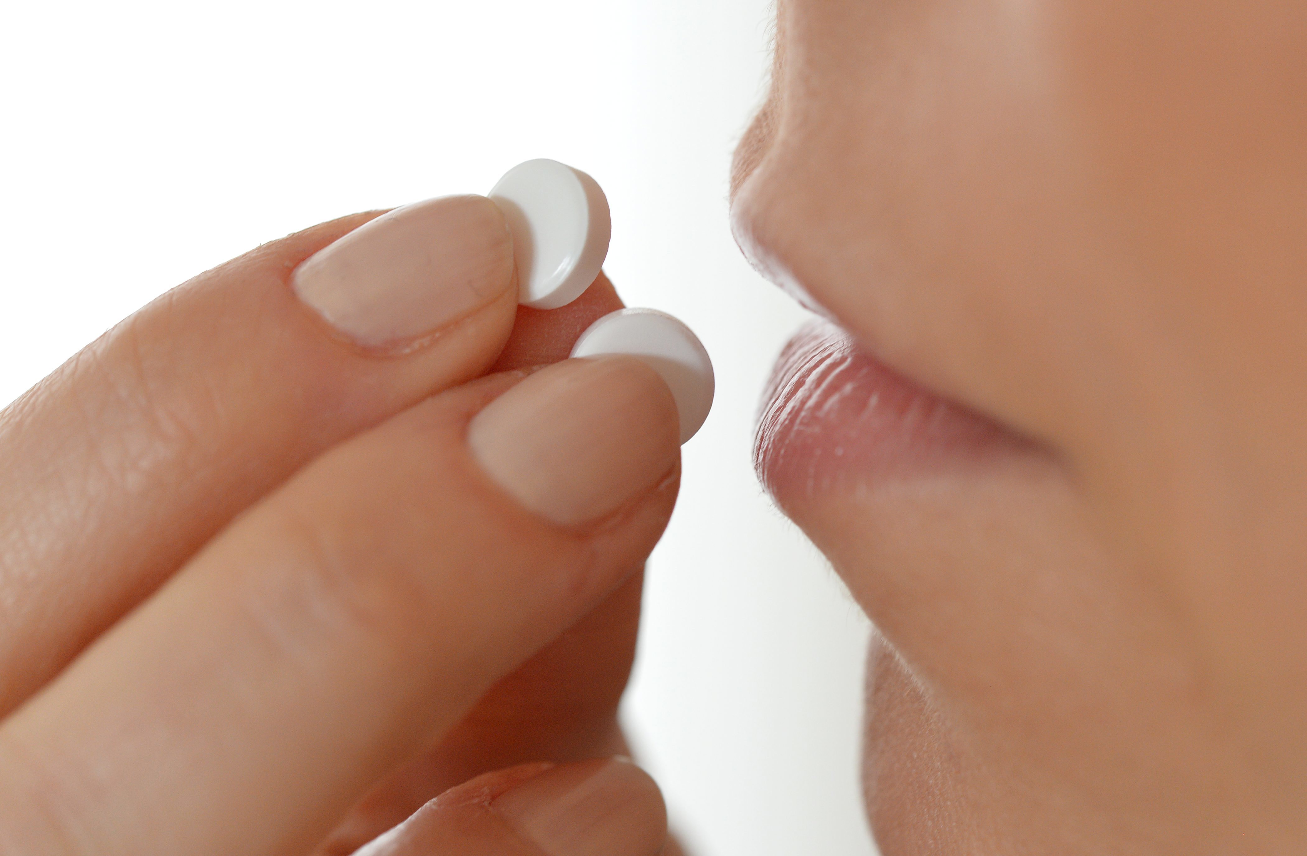 「好人藥」可以提升美善的人格特質,降低我們內心裡暴力攻擊、種族歧視的想法。我們該吃藥嗎?(資料畫面:東方IC)