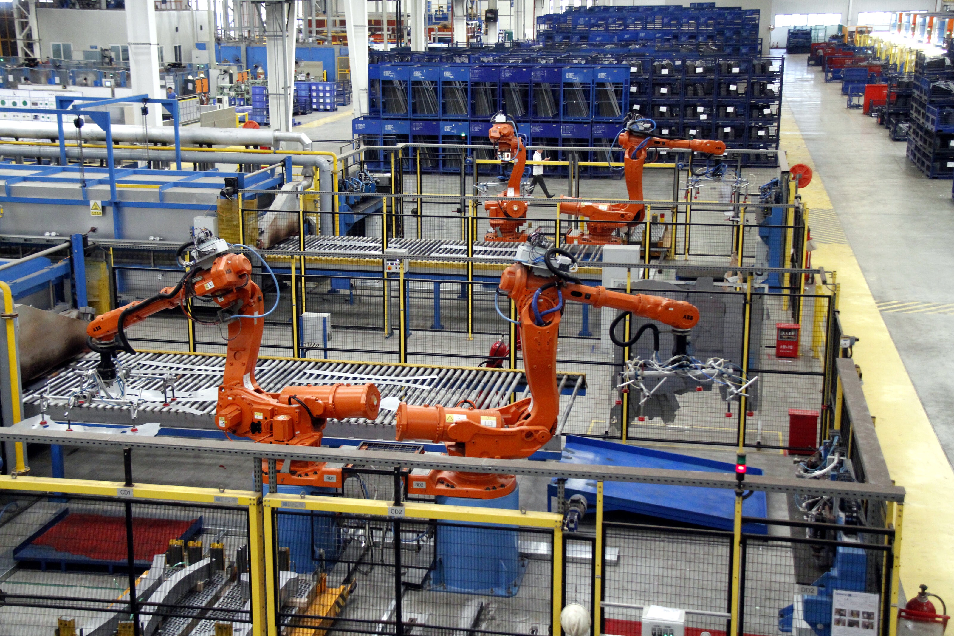 中國的外包生產優勢，逐漸被薪資上揚、工廠自動化等因素侵蝕殆盡。（東方IC）