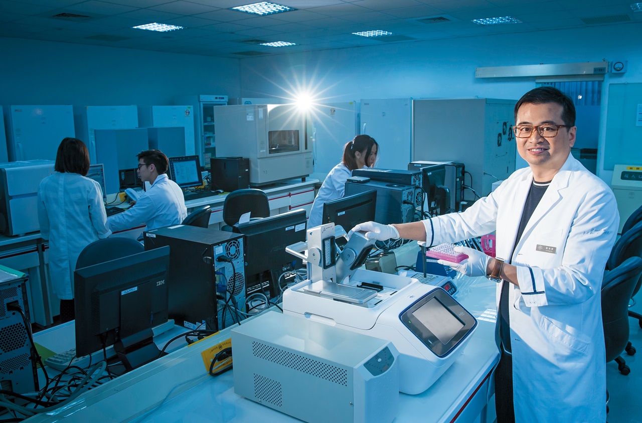 慧智基因與禾馨醫療體系創辦人蘇怡寧，5年前離開台大醫院出走創業，光是慧智就闖出年營收逾4億元的成績單。