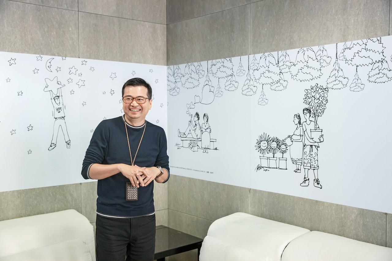 蘇怡寧(圖)請資深廣告創作人紀淵宇為慧智和禾馨設計童趣插畫,4間診所都各自有其主題,此主題是講循環不息的一生。