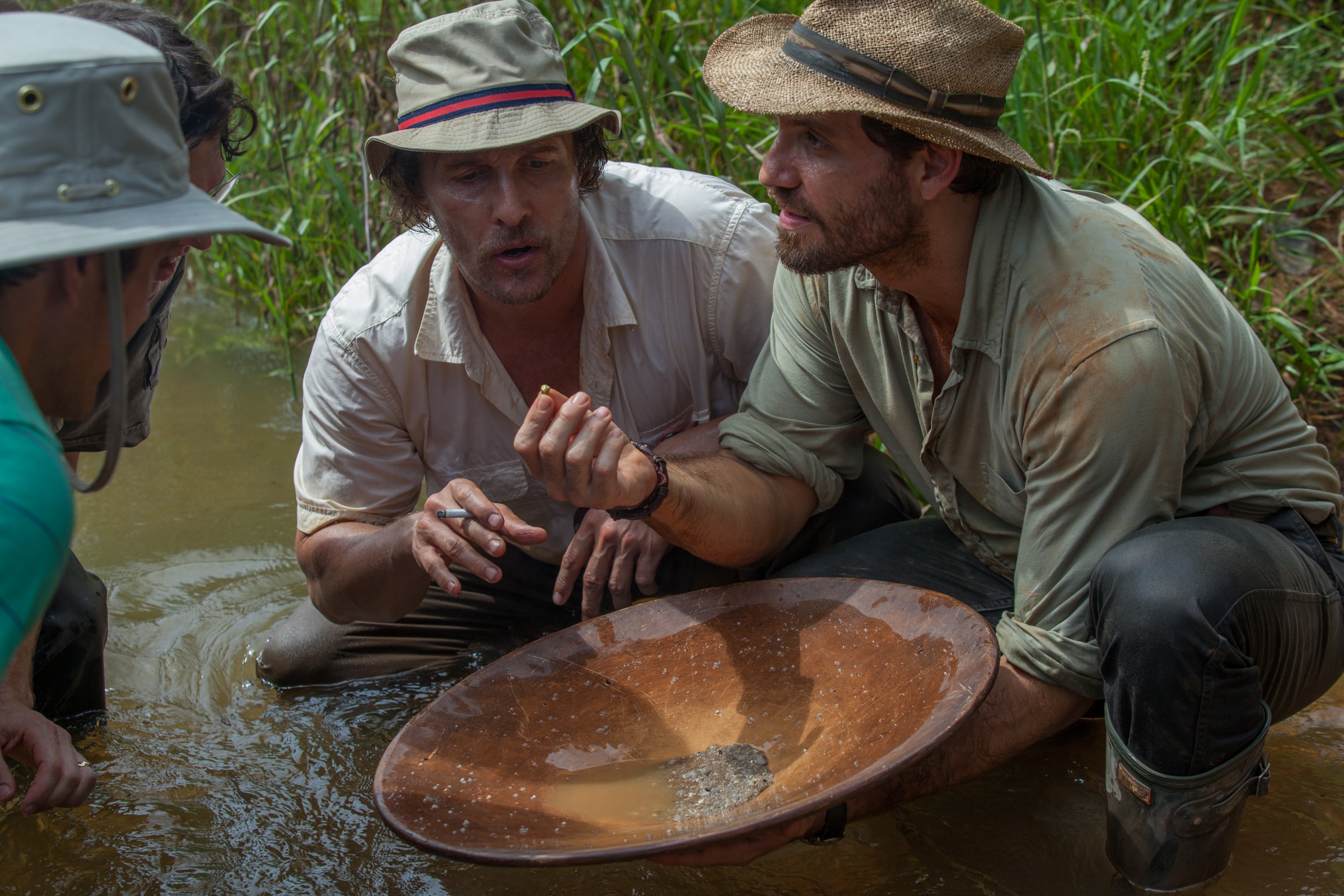 奧斯卡影帝馬修麥康納為了《金爆內幕》增胖20公斤，詮釋華爾街的真實醜聞，挖掘人性真實面。甲上娛樂