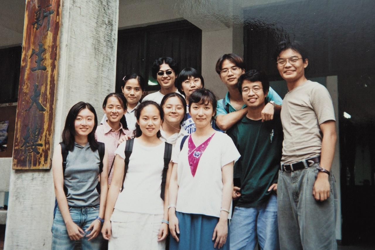 蔡璧名在台大任教20年,深受學生愛戴,不少人畢了業都跟她結為好朋友。(蔡璧名提供)