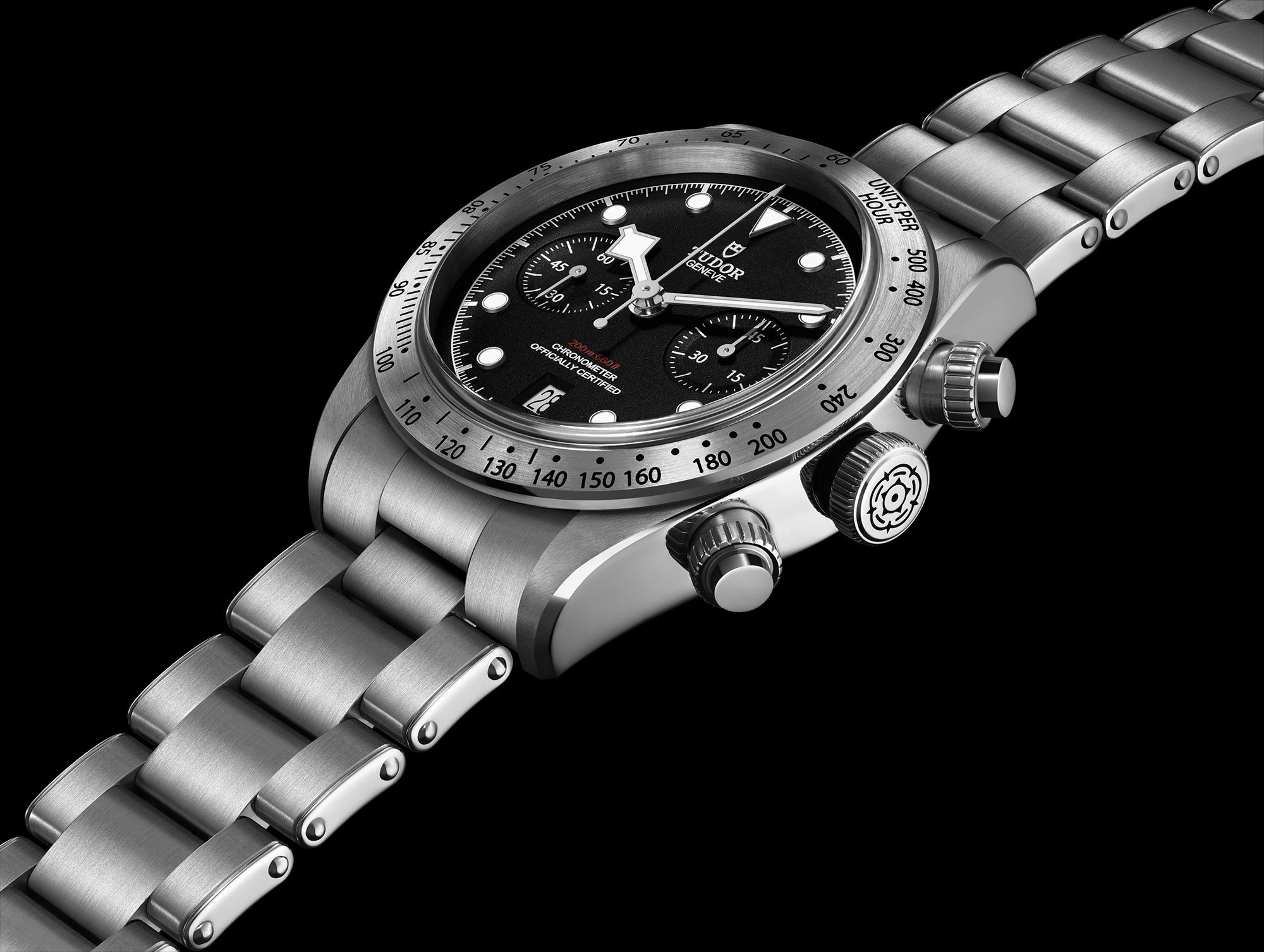 Heritage Black Bay Chrono計時碼錶，承襲Black Bay的指針刻度造型設計，同時加入充滿速度感的測速儀錶圈刻度，與以往的Black Bay風格大不相同。