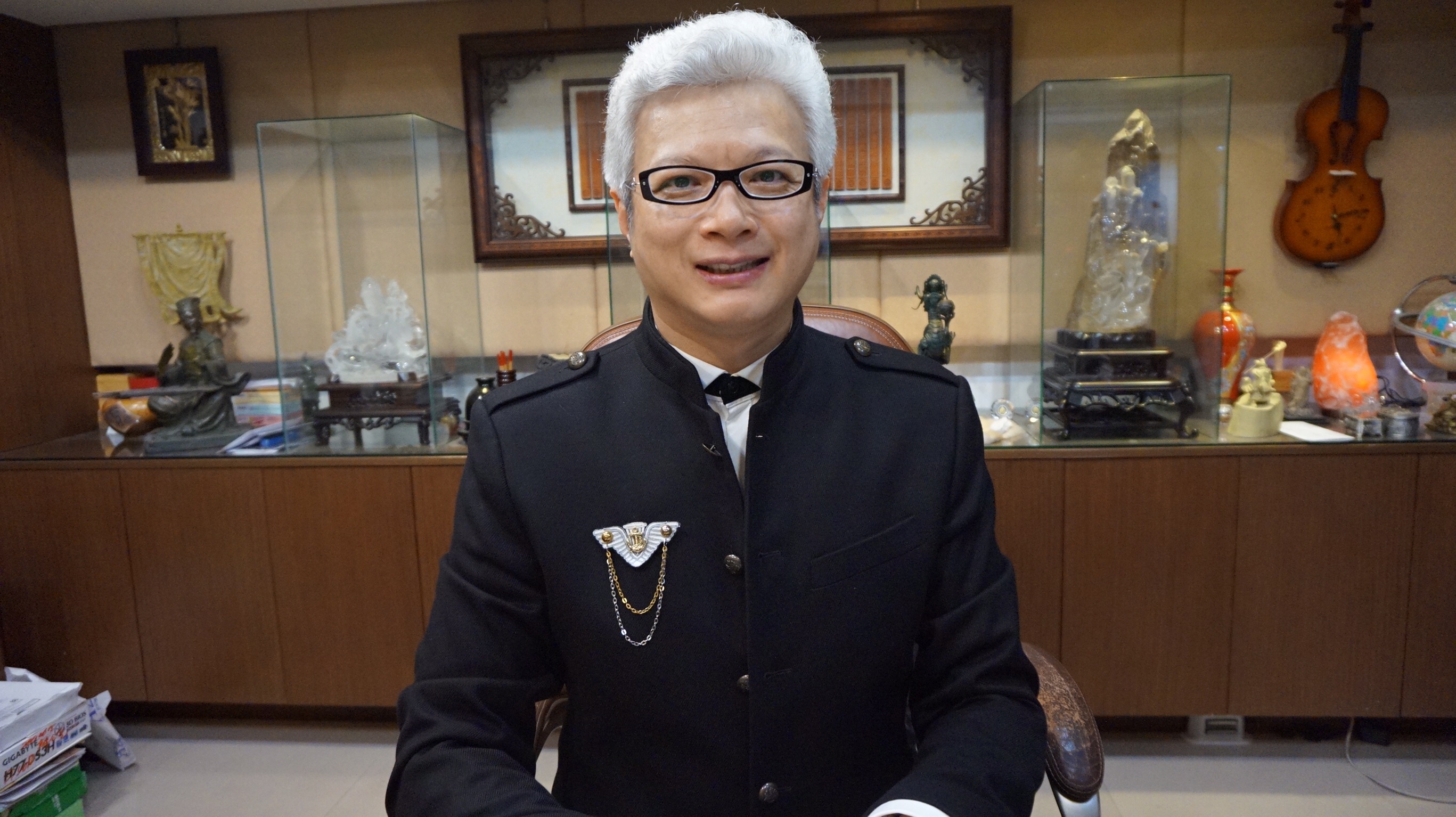 風水大師蔡上機分析晶華飯店流年運勢，發現基地路衝又逢煞氣，若未化解，恐大小意外不斷。