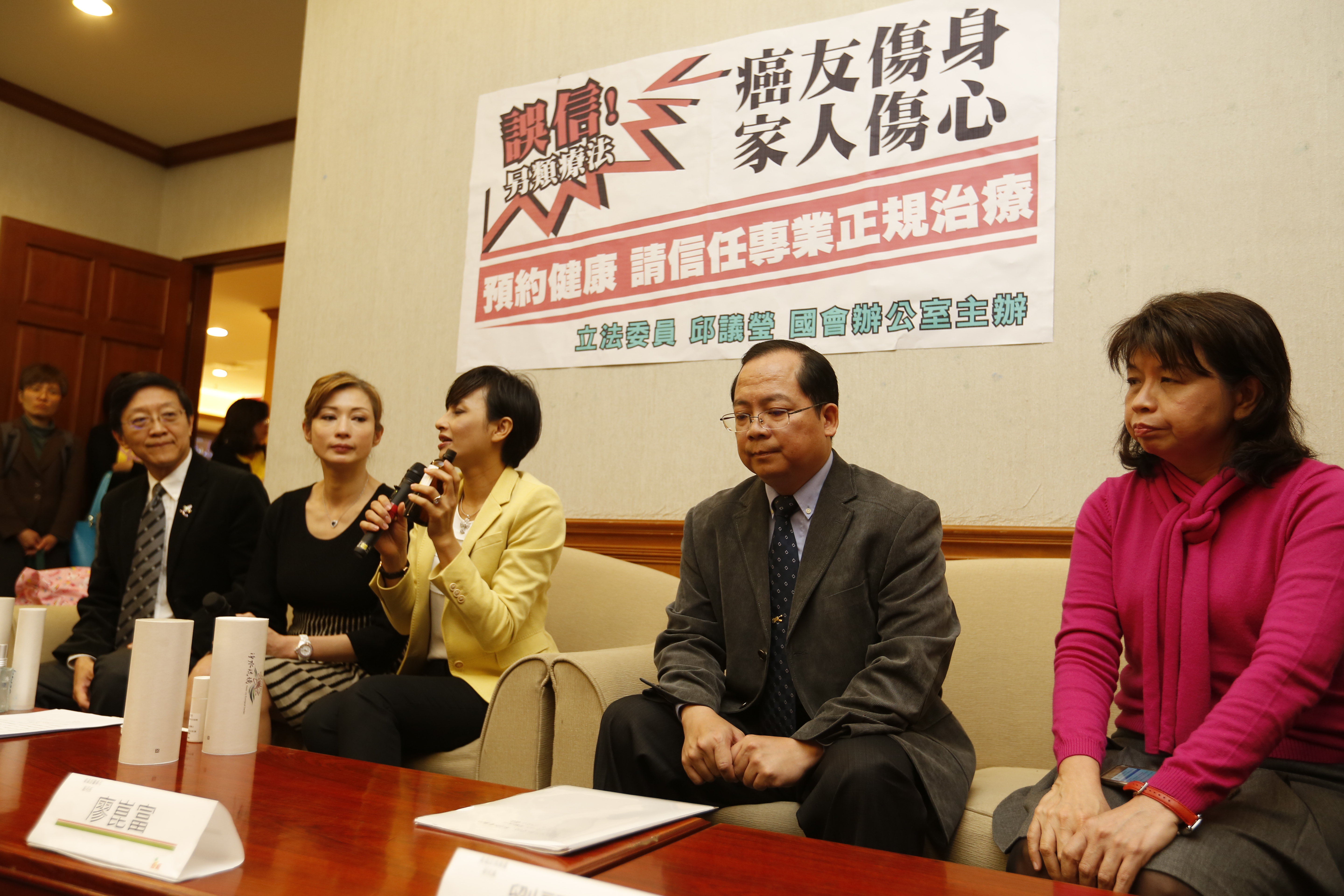 出席記者會的衛福部醫事司副司長廖崑富表示，若業者未取得醫師資格就執行醫師業務，就涉嫌違法《醫師法》第28條，可處6個月以上、5年以下有期徒刑。