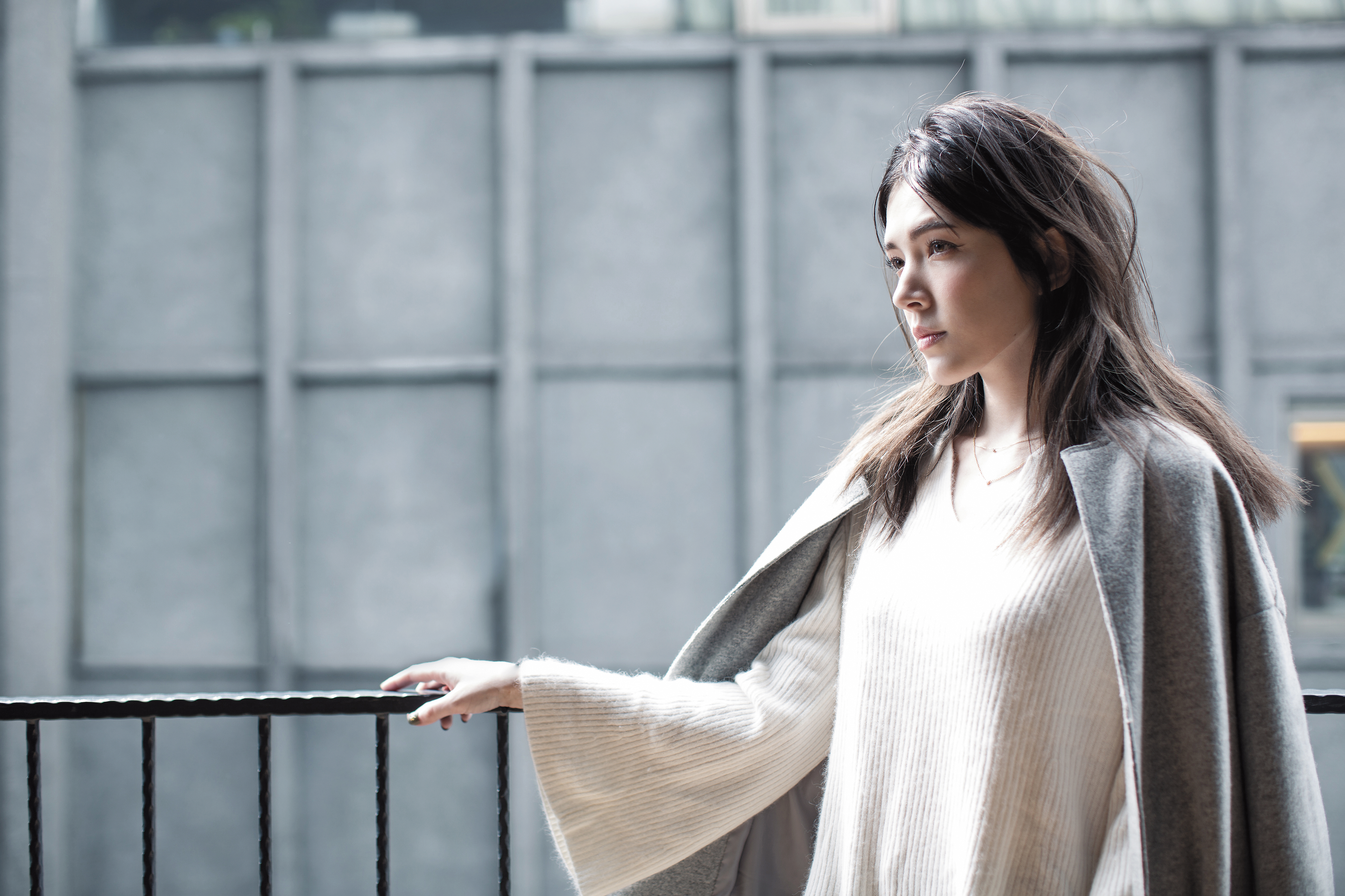 許瑋甯是標準的外冷內熱，媒體眼前美麗沉靜，私底下說話常不經大腦，愛面子又不服輸。