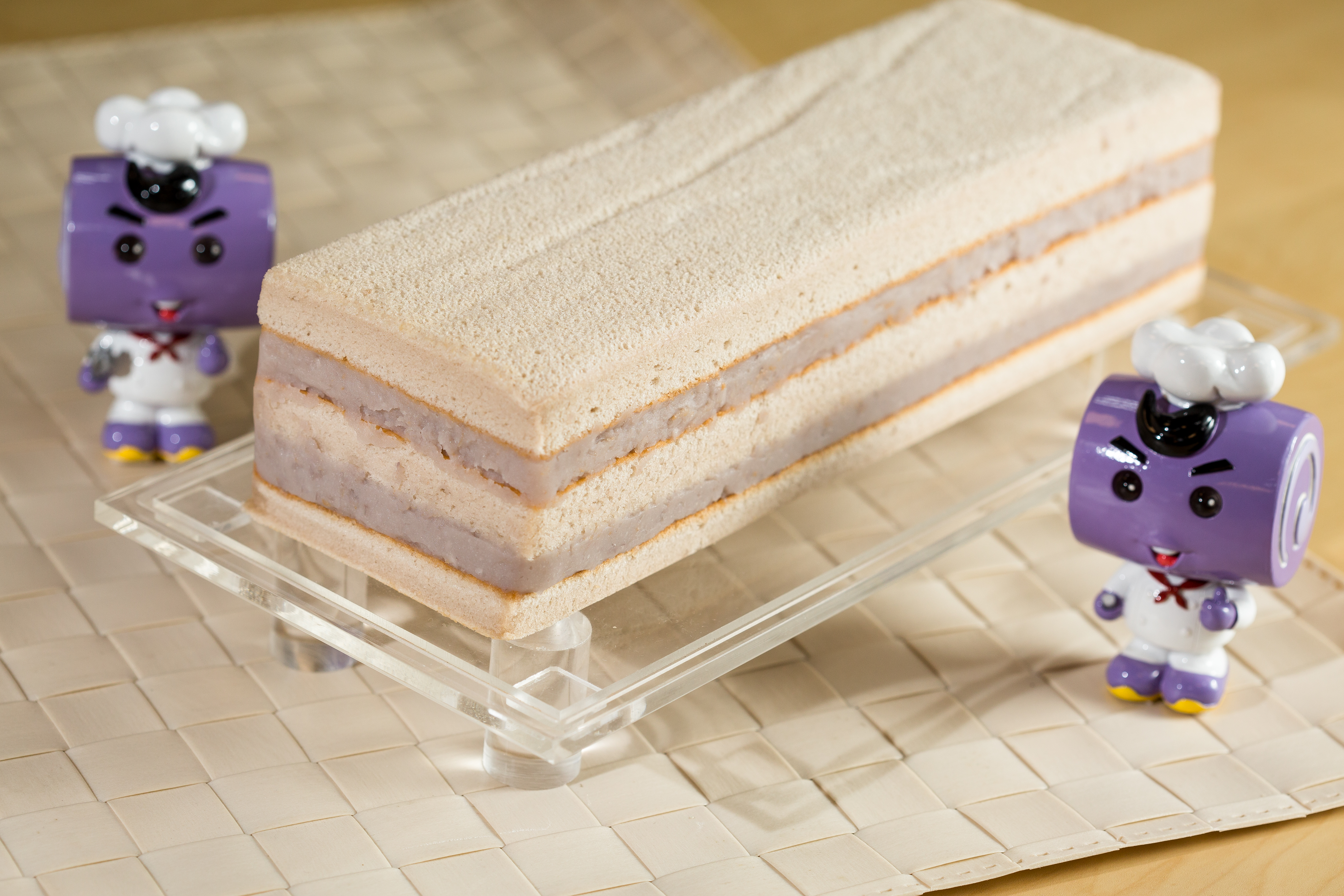 繼「俗又大碗」的芋泥卷後，香帥蛋糕因應市場需求，推出小尺寸芋泥長條蛋糕。