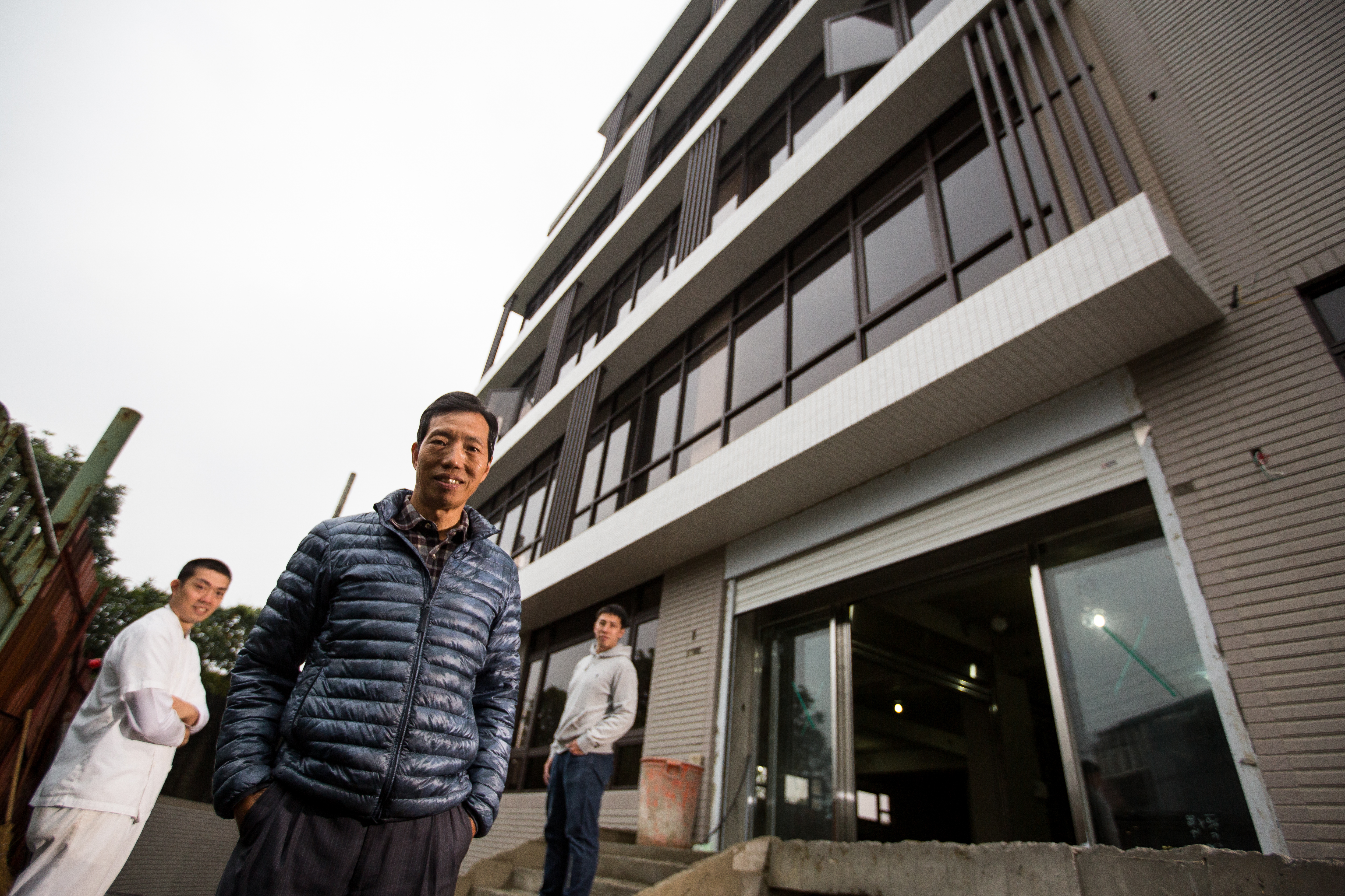 王志德父子三人正如火如荼規劃汐止觀光工廠，預計年中正式開幕。