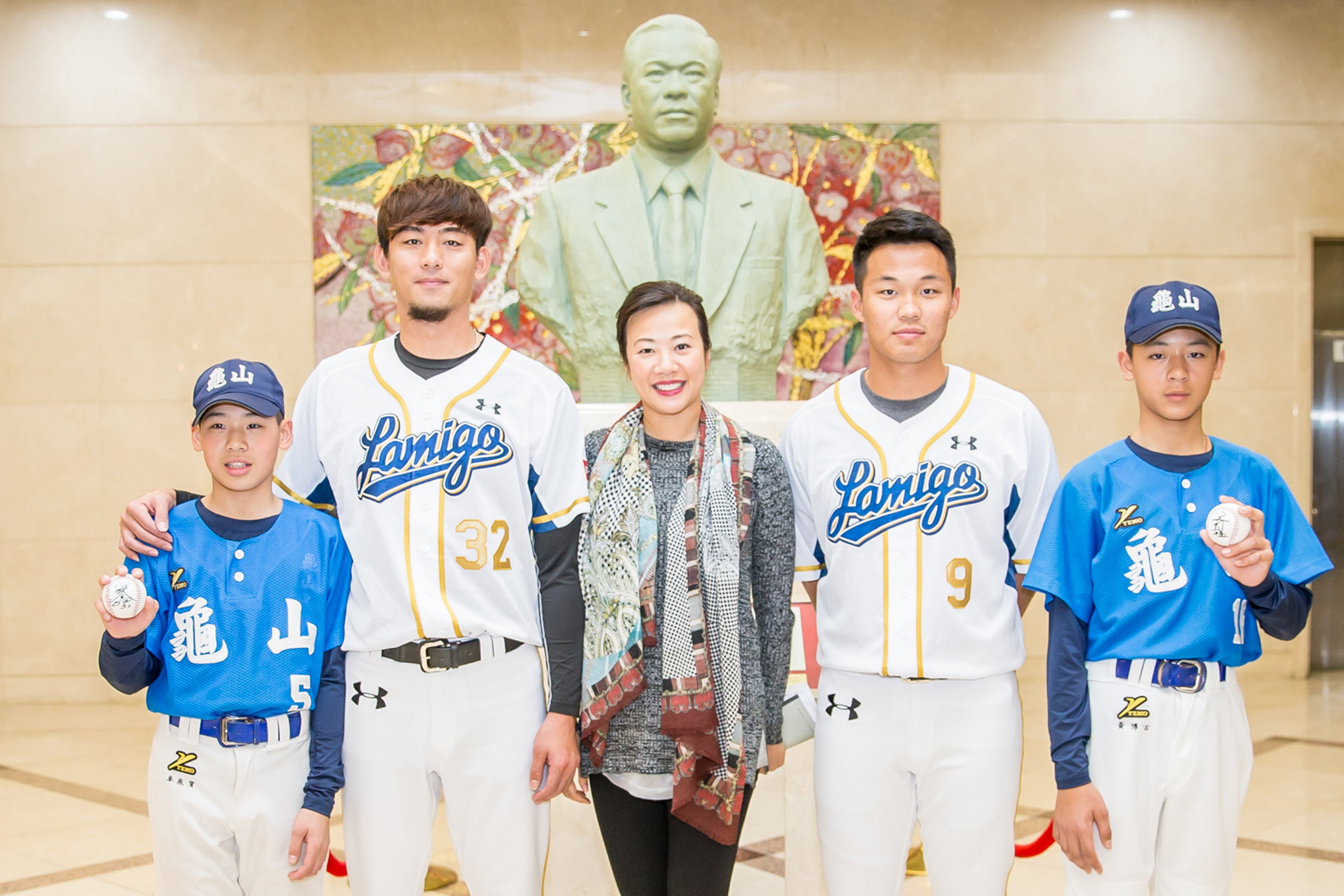 新光大公主、新壽副總經理吳欣盈再出新招，不讓富邦金和中信金專美於前，決定贊助前年的冠軍隊伍Lamigo桃猿隊，讓新光金正式加入台灣職棒的激烈競爭中，使得今年的職棒賽就宛如一場金控大戰。