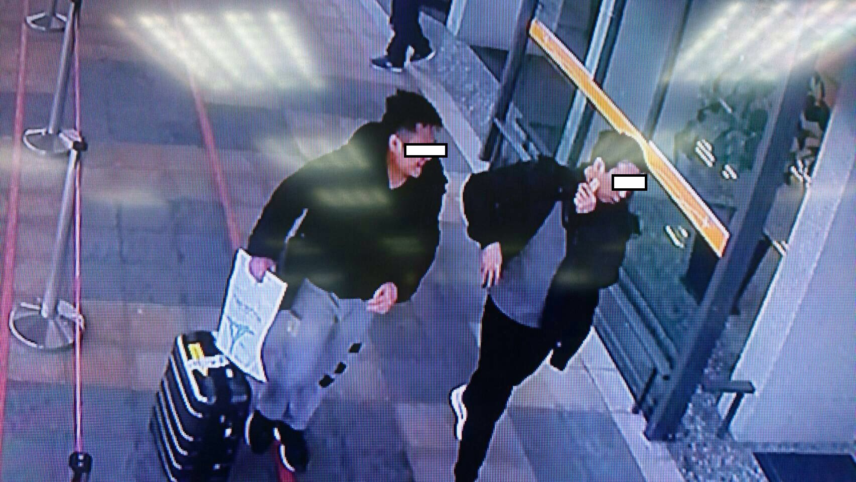 徐嫌和同案嫌犯在日本將安毒交付買家，期間還有說有笑。