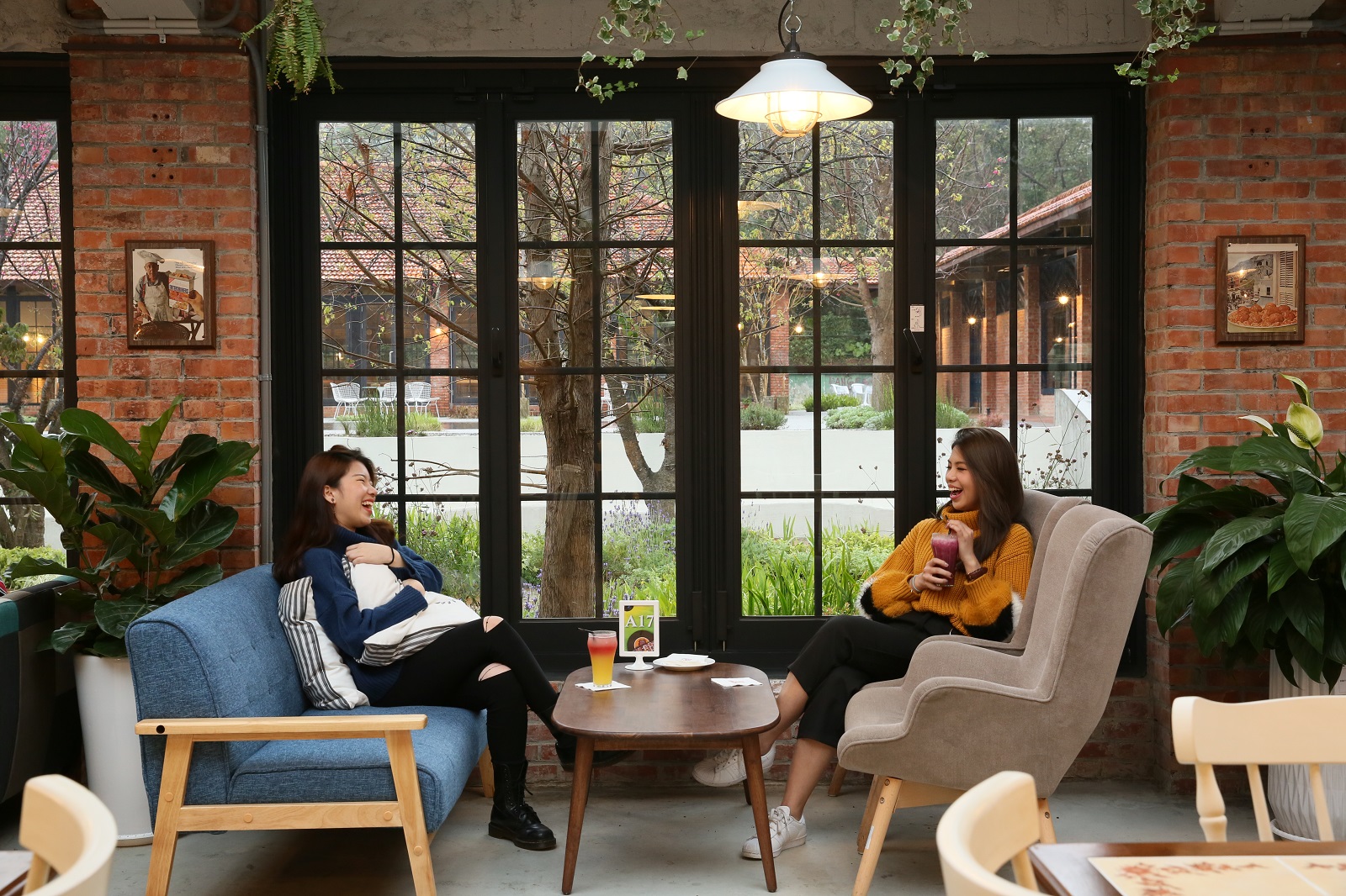 昔日的「美軍俱樂部」，如今結合餐飲變身為「Brick Yard33 1/3美軍俱樂部」。