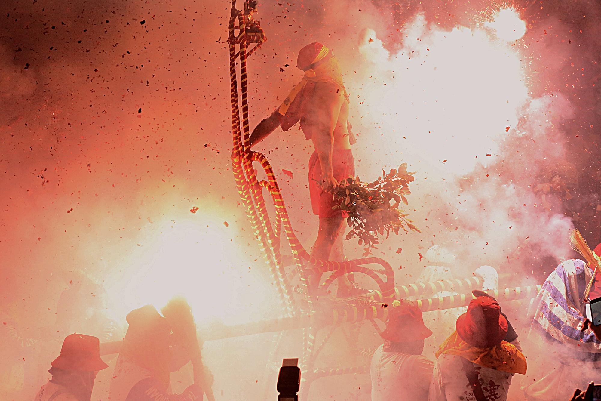 大甲媽祖遶境，台灣各地信徒齊聚在鎮瀾宮。
