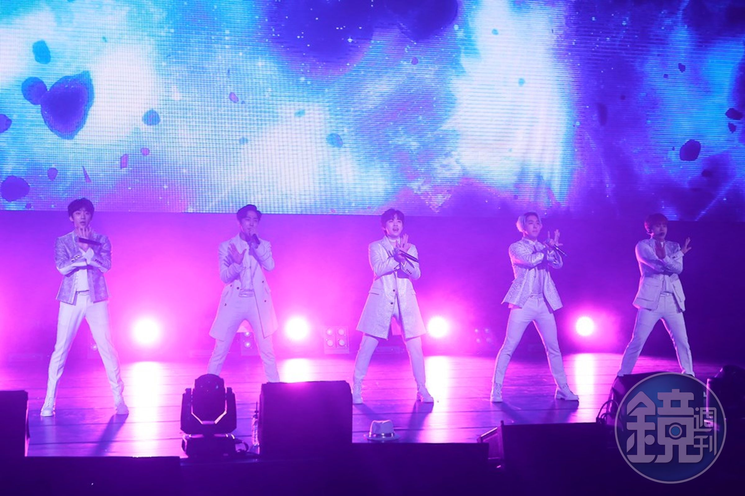 B1A4周六（25日）在台北熱情開唱，吸引1,500名粉絲到場應援。