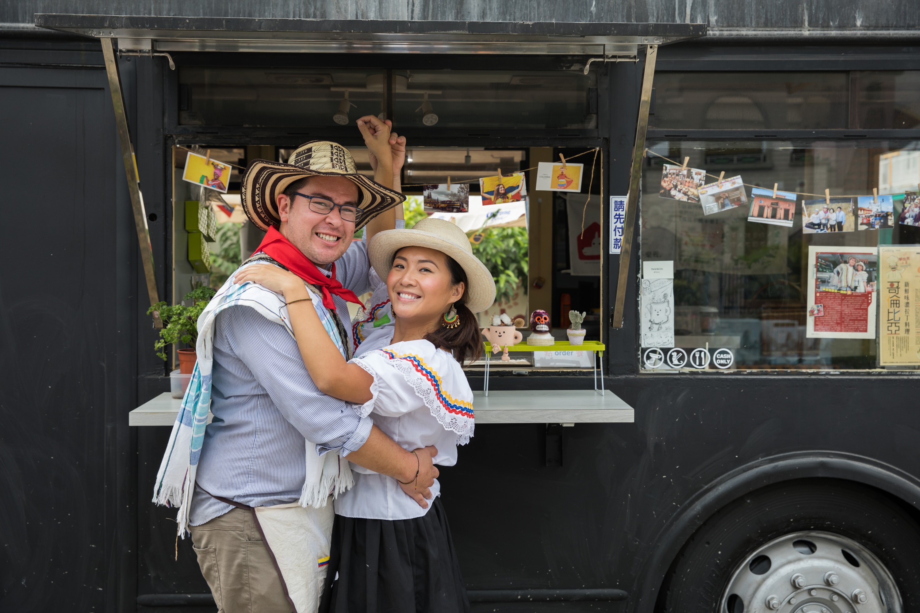 拉丁男孩Diego為了屏東姑娘Maggie來到台灣定居，賣起南美洲美食。