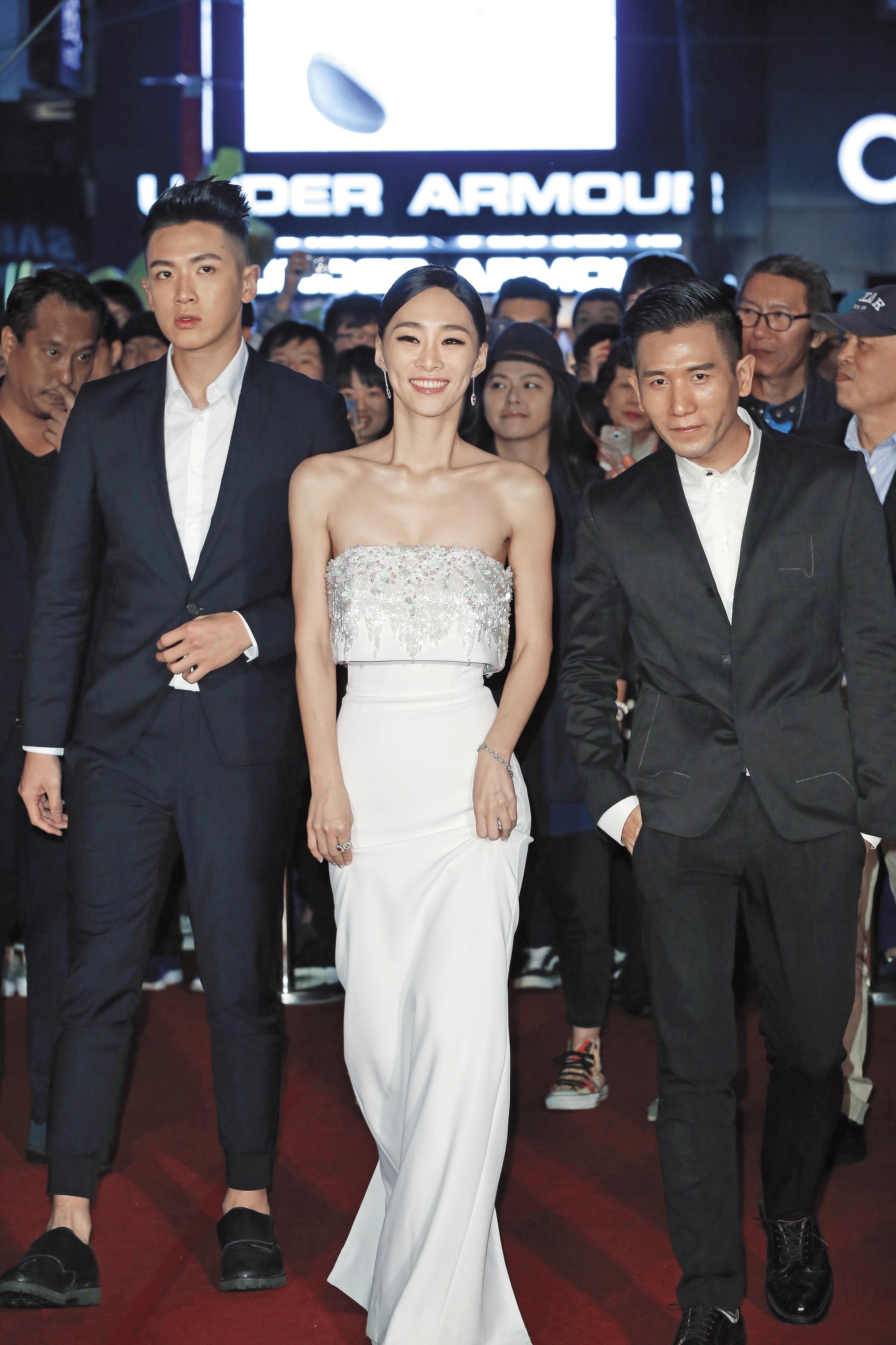 吳可熙（中）以《再見瓦城》入圍金馬影后，她與導演趙德胤（右）一起吃苦走來，養成了堅韌個性。左為柯震東。
