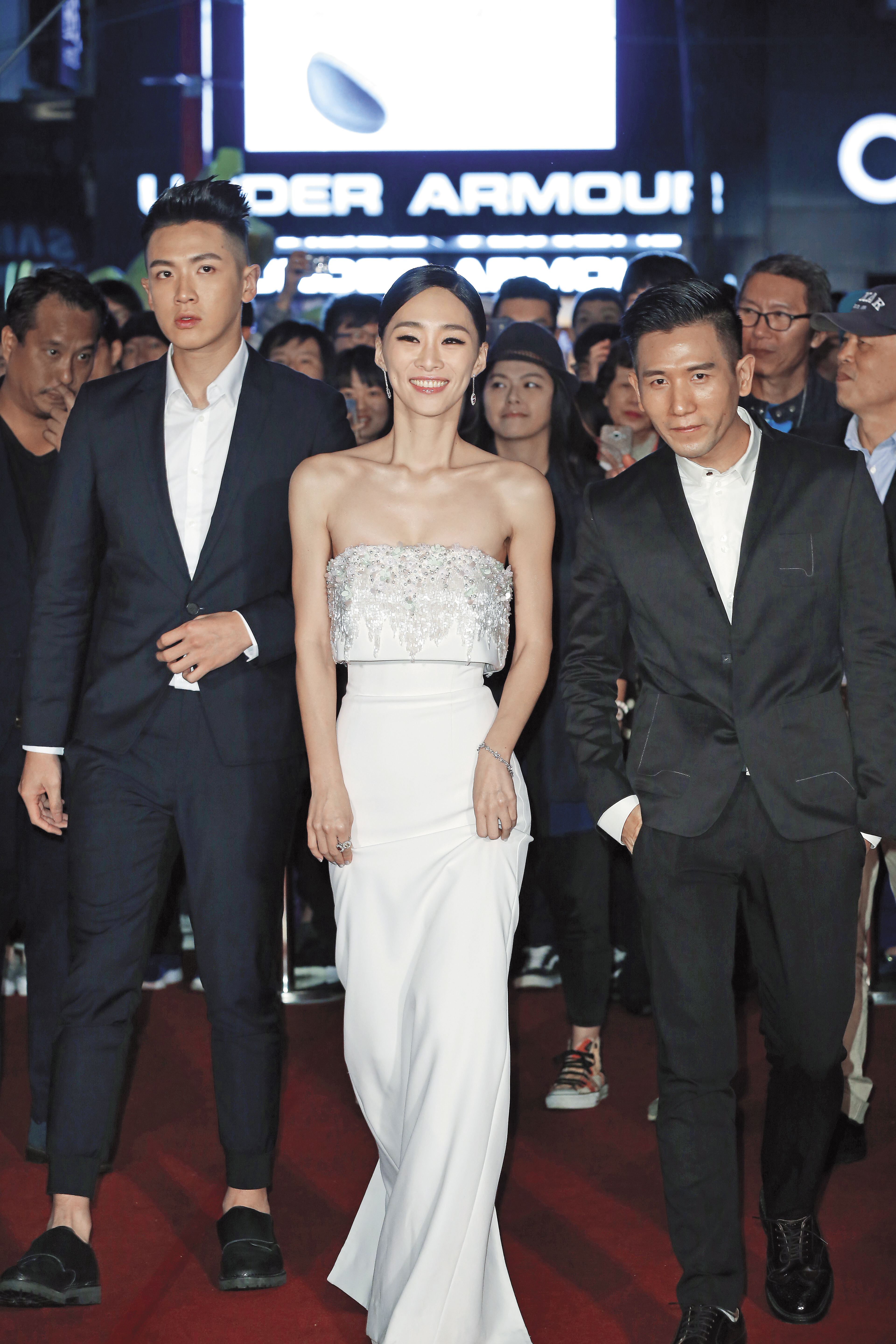 吳可熙（中）以《再見瓦城》入圍金馬影后，她與導演趙德胤（右）一起吃苦走來，養成了堅韌個性。左為柯震東。