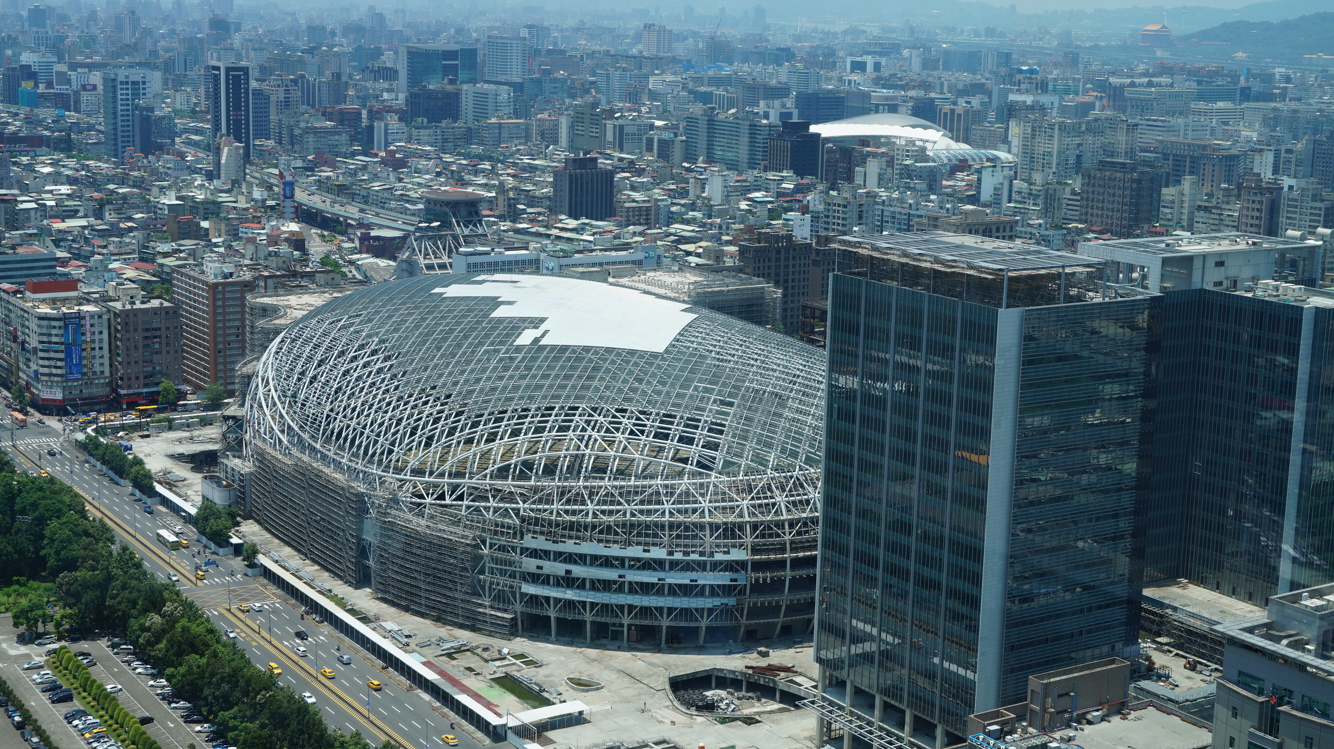 馬英九除了洩密案，仍得再面對北檢偵辦中的大巨蛋等6大案。