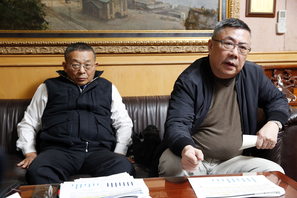 民視的第一、第二大股東陳清福（左）和今台電子董事長宋文洲（右）挺身而出，捍衛民視創立的初衷和理念。