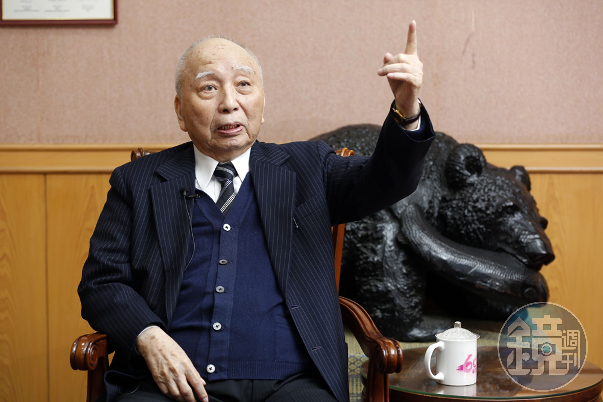 味王一度爆發經營危機，穎川建忠以高齡80歲接棒董事長，讓味王度難關。