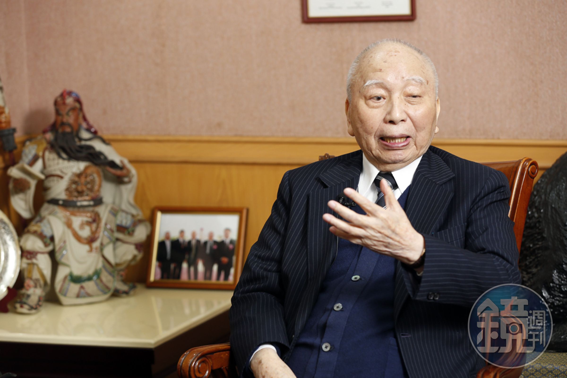 穎川建忠當年為作生意改姓，為提醒自己不忘本，把「穎川」當日本姓氏。