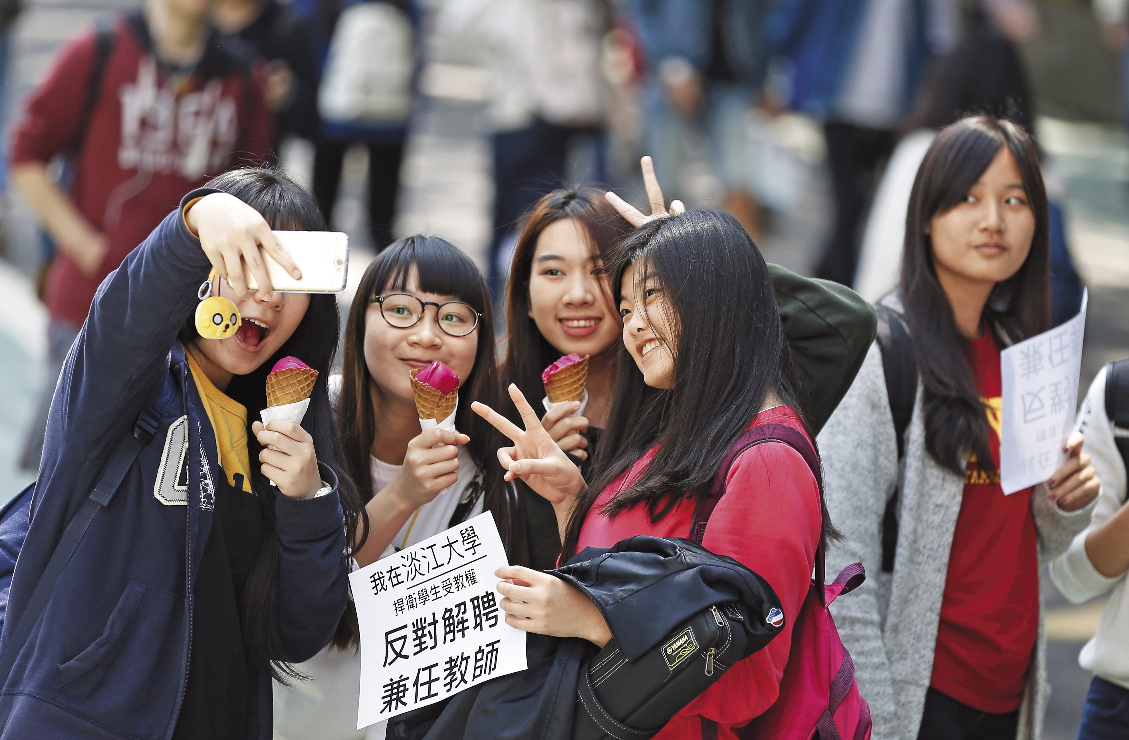 淡江大學專任老師名額逐年下降，又一次開除200名兼任講師，學生下學期面臨無課可選、無師可教的窘境。