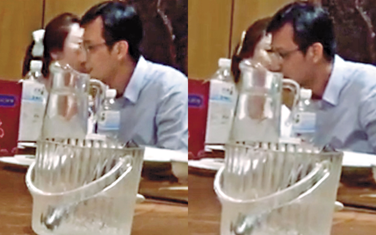 吳志剛（右）與李婉鈺（左）不顧他 人眼光，上演耳鬢廝磨的戲碼。