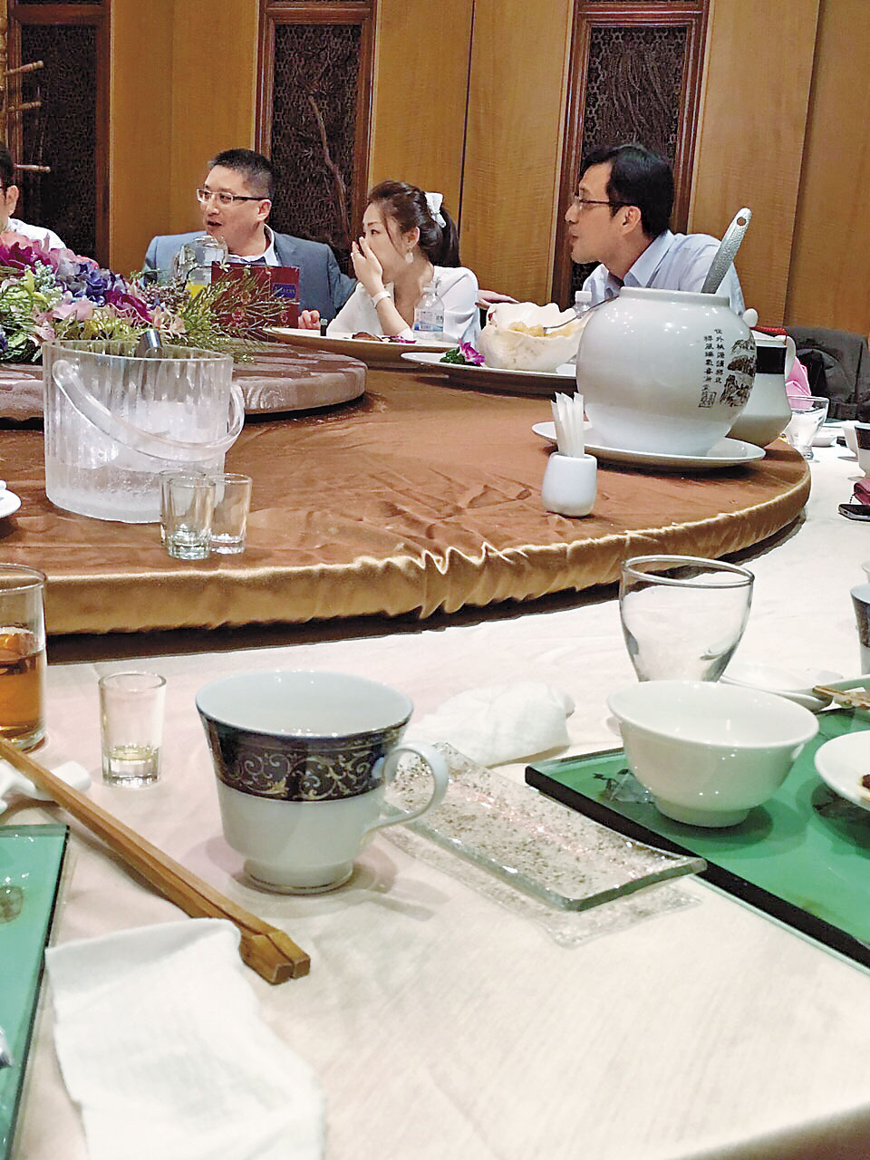 吳志剛（右）與李婉鈺（左）參加餐會時，經常比鄰而坐。