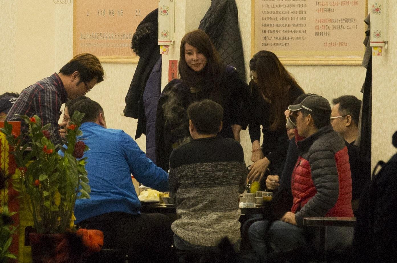 台北市議員童仲彥的前服務處美女主任邱惠美，一度成為話題人物。