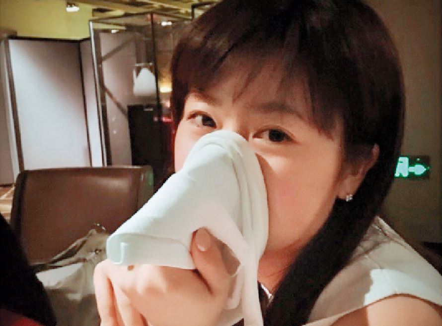 之前友人上傳福原愛很怕菸味的照片，也被揣測是孕婦厭惡吸二手菸。（翻攝自湯媛媛微博）