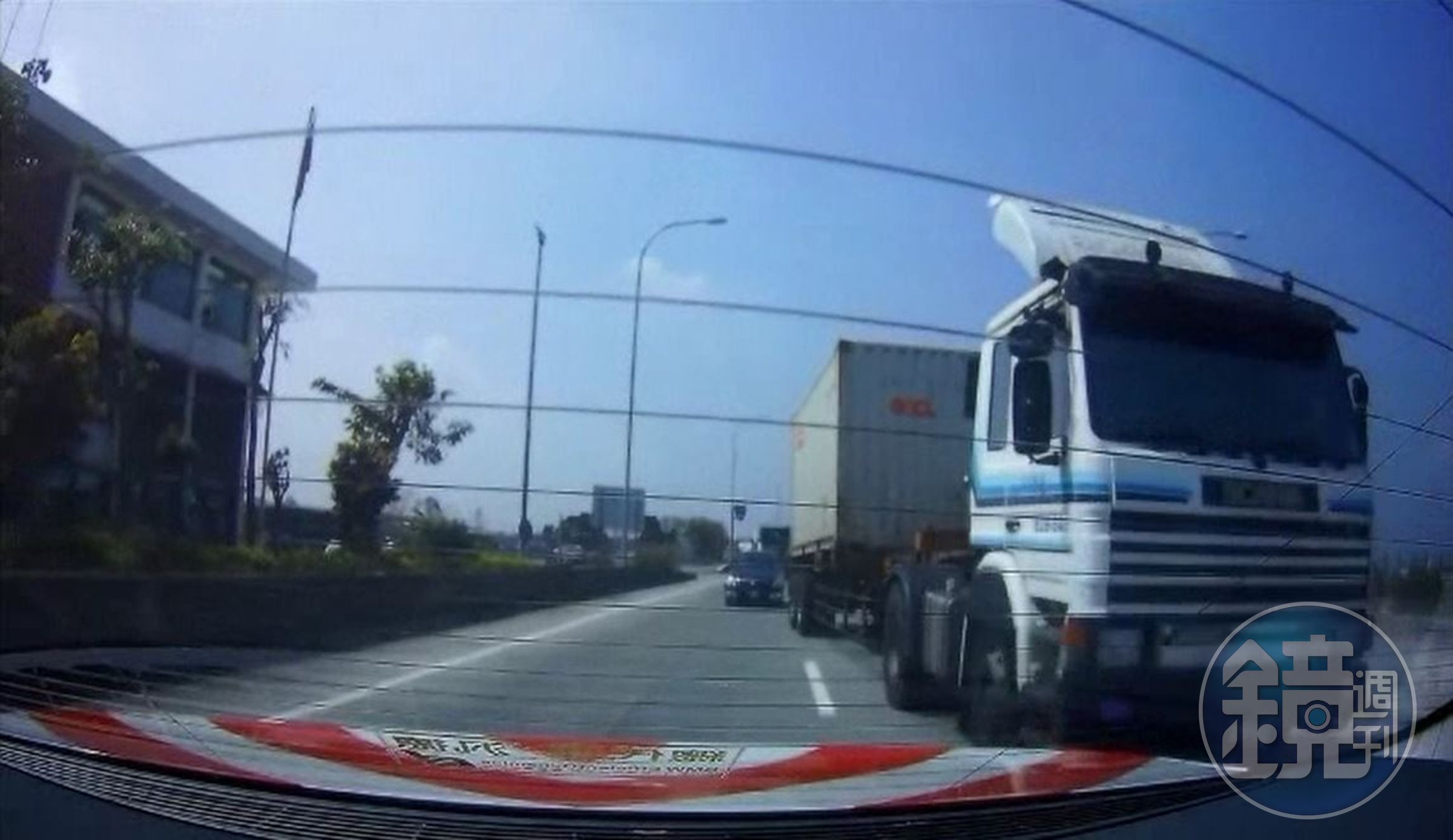 涉嫌在國道上以彈弓攻擊國光客運的聯結車司機遭警方攔查。