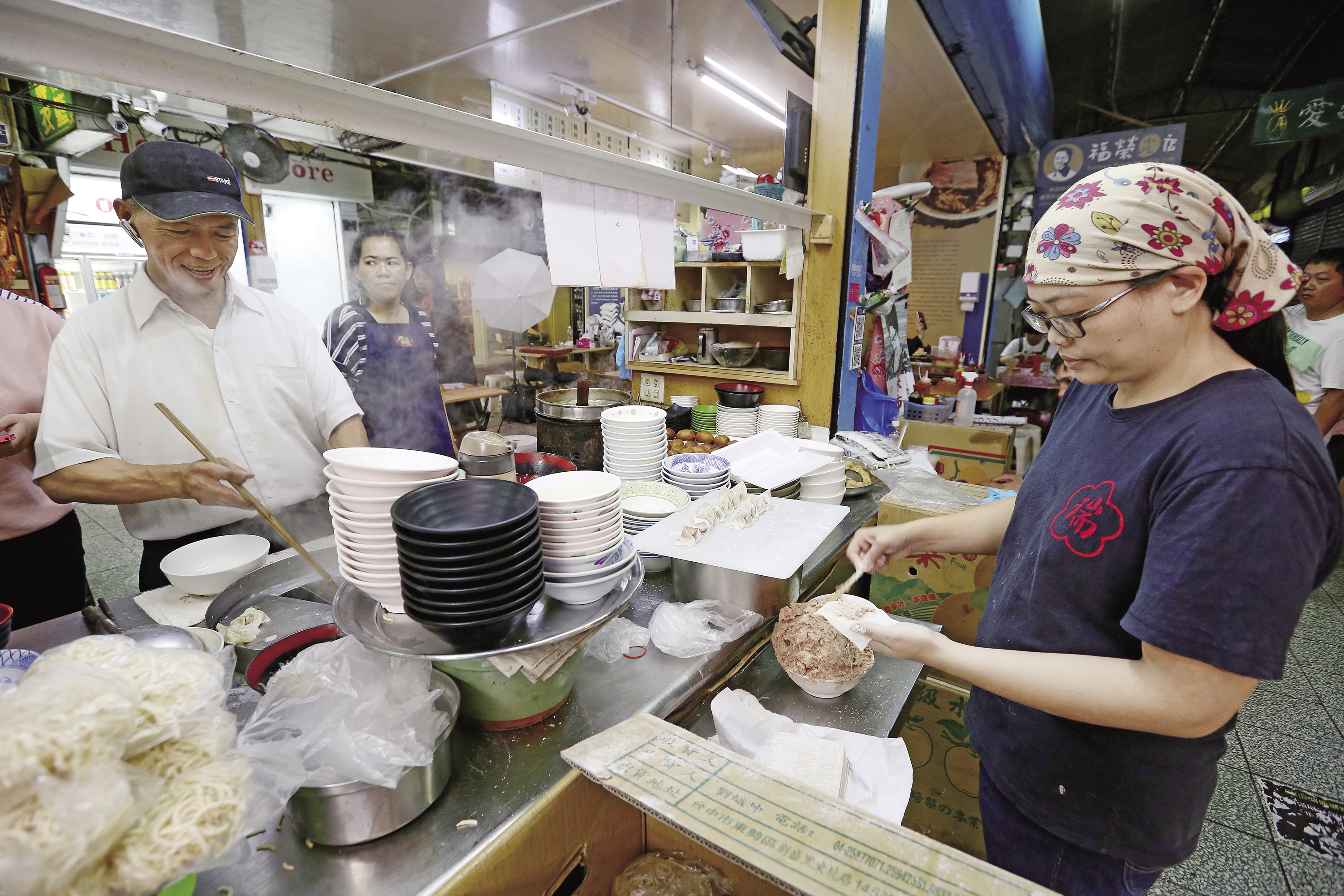 第4代葉怡孜國中就開始幫忙家裡包餛飩，堅持當天現包。