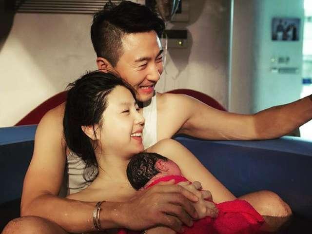 演出過《我叫金三順》《Dream High》等劇的南韓藝人李允美,水中生產方式,順利產下重3.5公斤的女兒。(翻攝自李允美instagram)