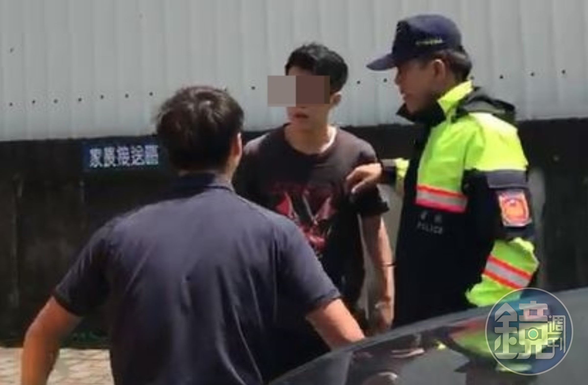 違規的女子錄下溫姓拖吊司機的樣貌，叫朋友轉貼想讓網友肉搜司機，卻反遭網友砲轟、肉搜。