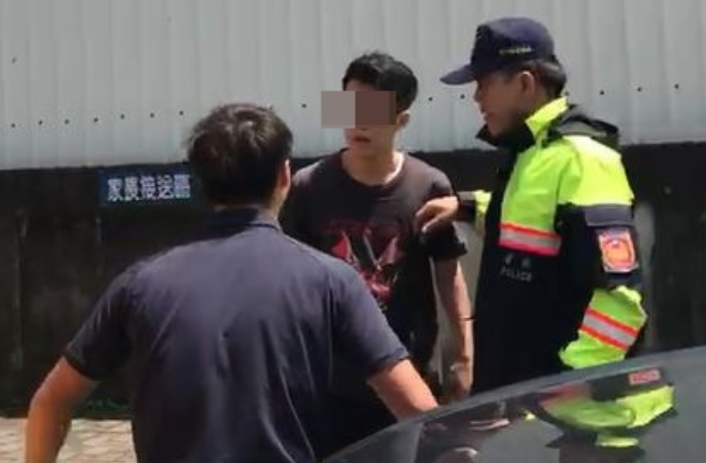 違規的女子錄下溫姓拖吊司機的樣貌，叫朋友轉貼想讓網友肉搜司機，卻反遭網友砲轟、肉搜。