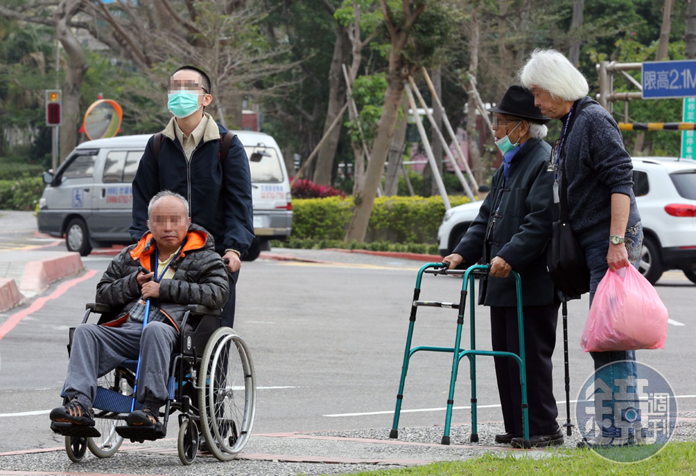 重大疾病險近年有相同類型的保單推出，包括特定傷病險、重大傷病險，主要差別在於保障範圍和保費。（示意照片，非當事人）