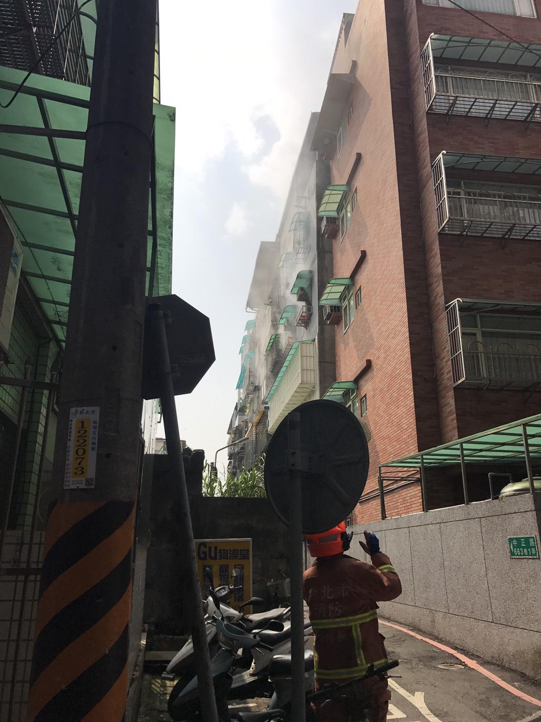警消不排除起火原因是燒炭惹禍。