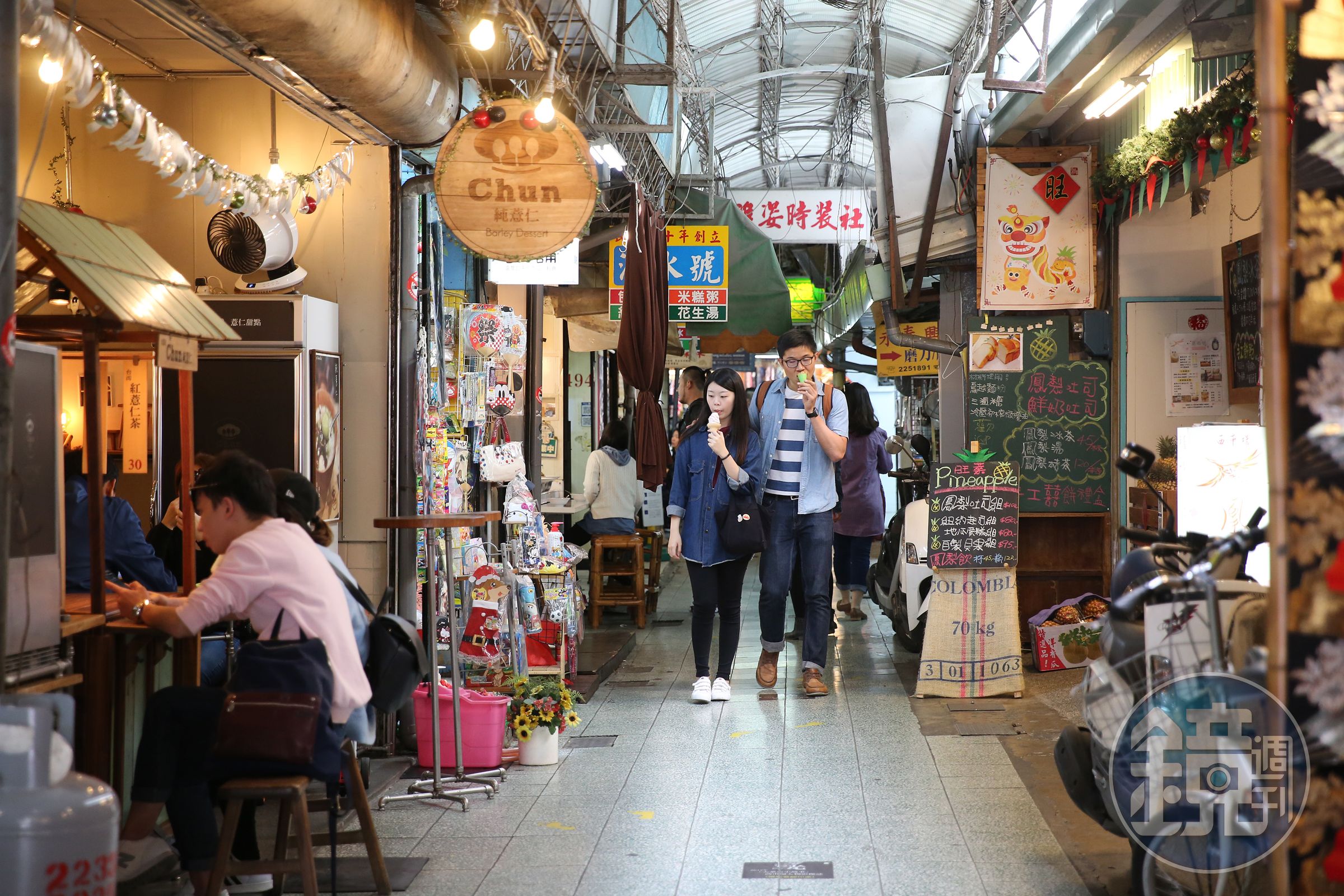 大菜市因進駐年輕攤商，有了新氣息，老店也再度湧現人潮，而且臉孔年輕許多。