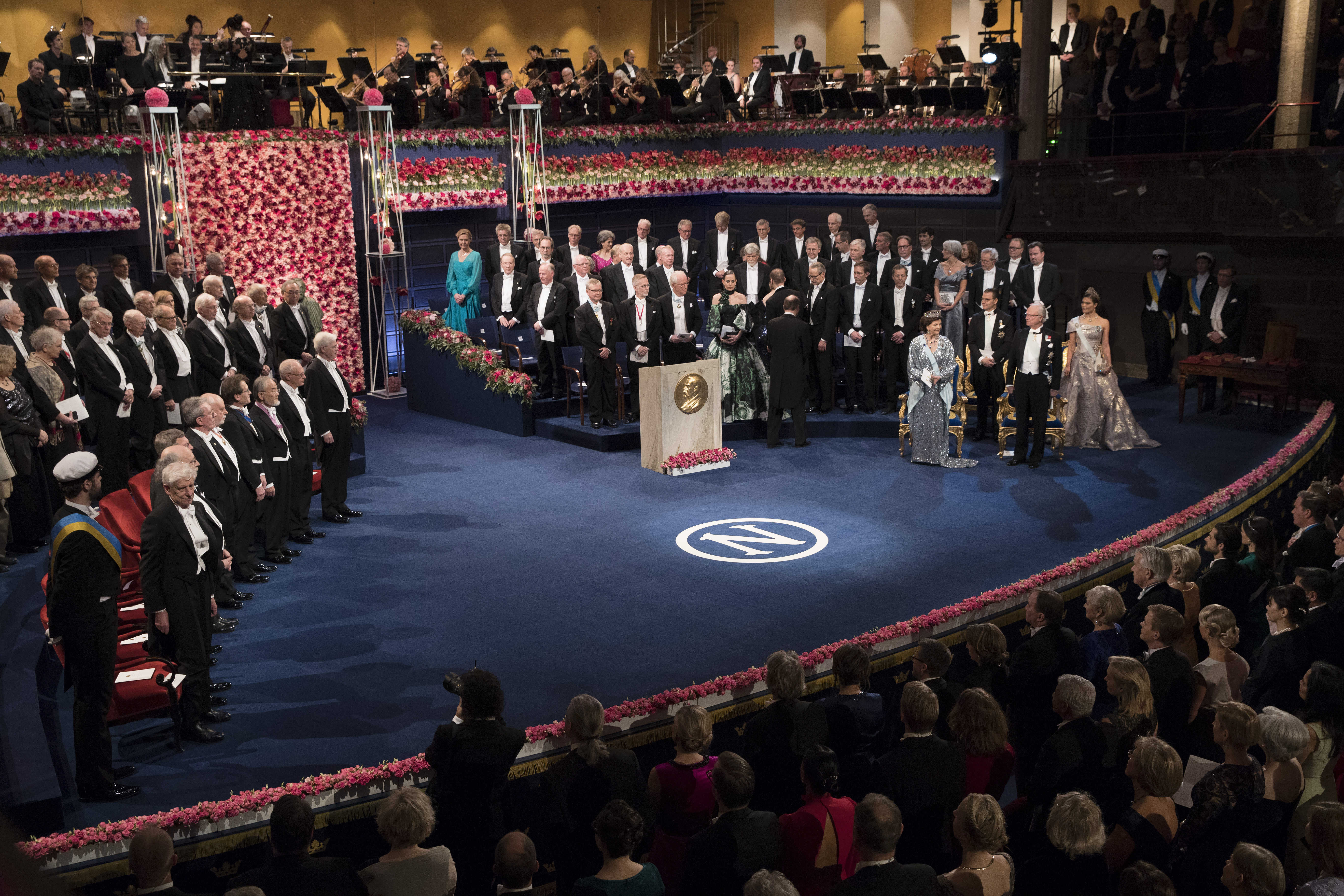 諾貝爾獎每年10月公布物理學、化學、生理學或醫學、文學、和平、瑞典銀行經濟學獎。圖為2016年頒獎會場。（東方IC）