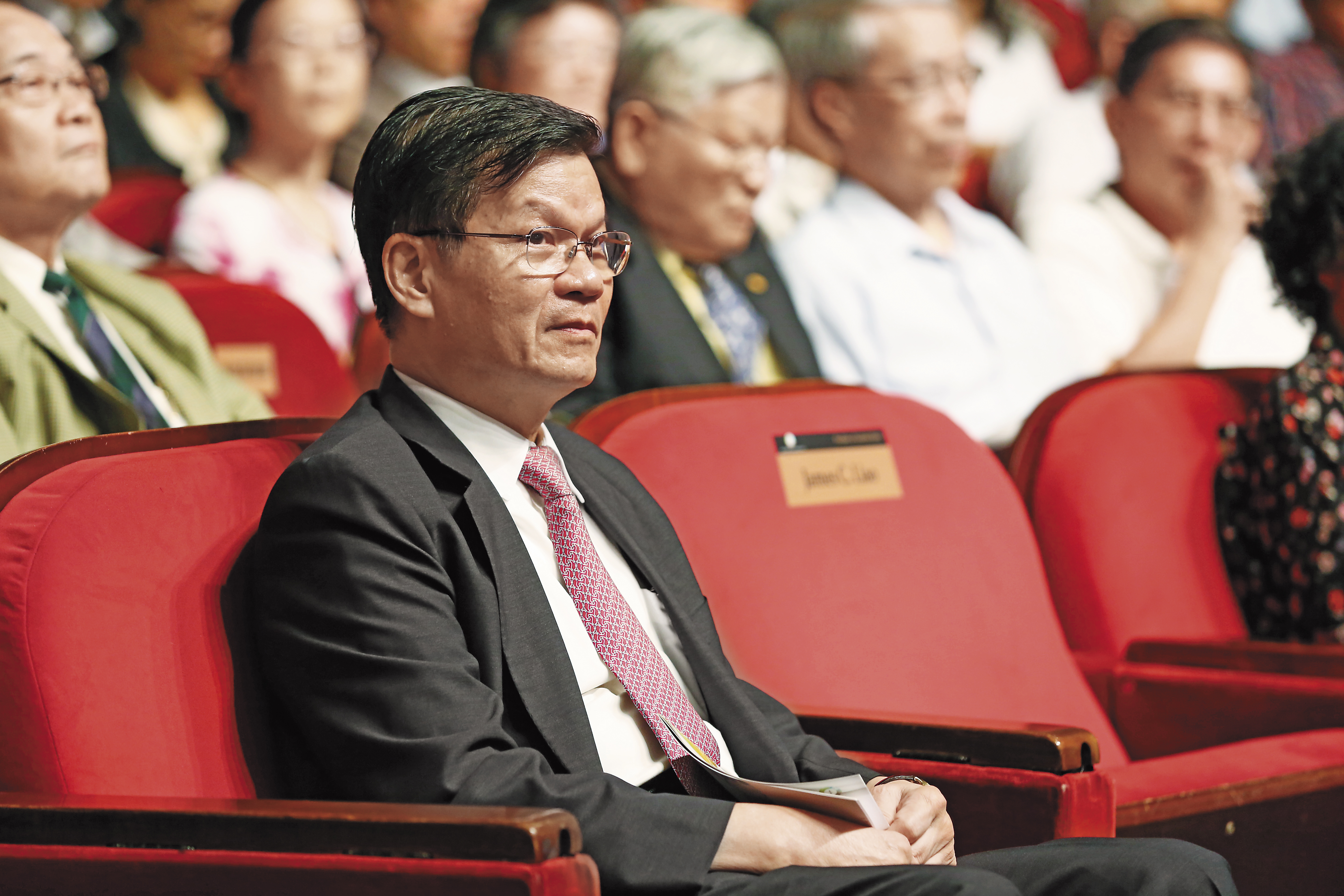 中研院前院長翁啟惠薪資等級，應該是屬於特聘研究員中最高等級的待遇。