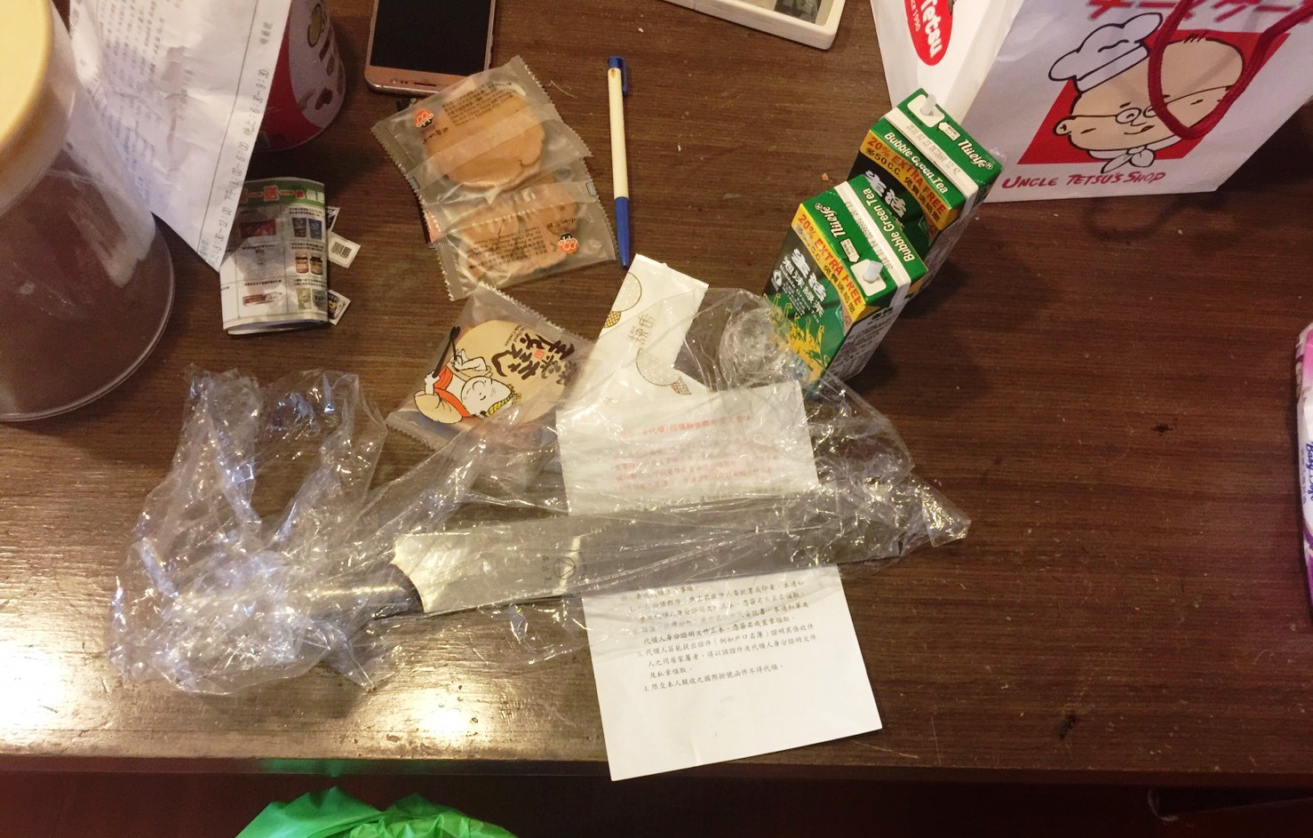 少年以水果刀砍傷女性友人雙腿，恐對少女的運動生涯造成嚴重影響。