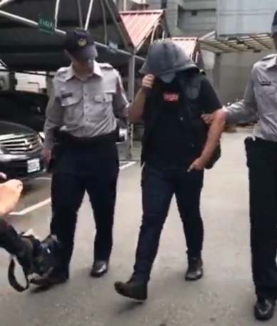 少年被誣控偷錢，竟因氣憤砍傷女性友人雙腿。