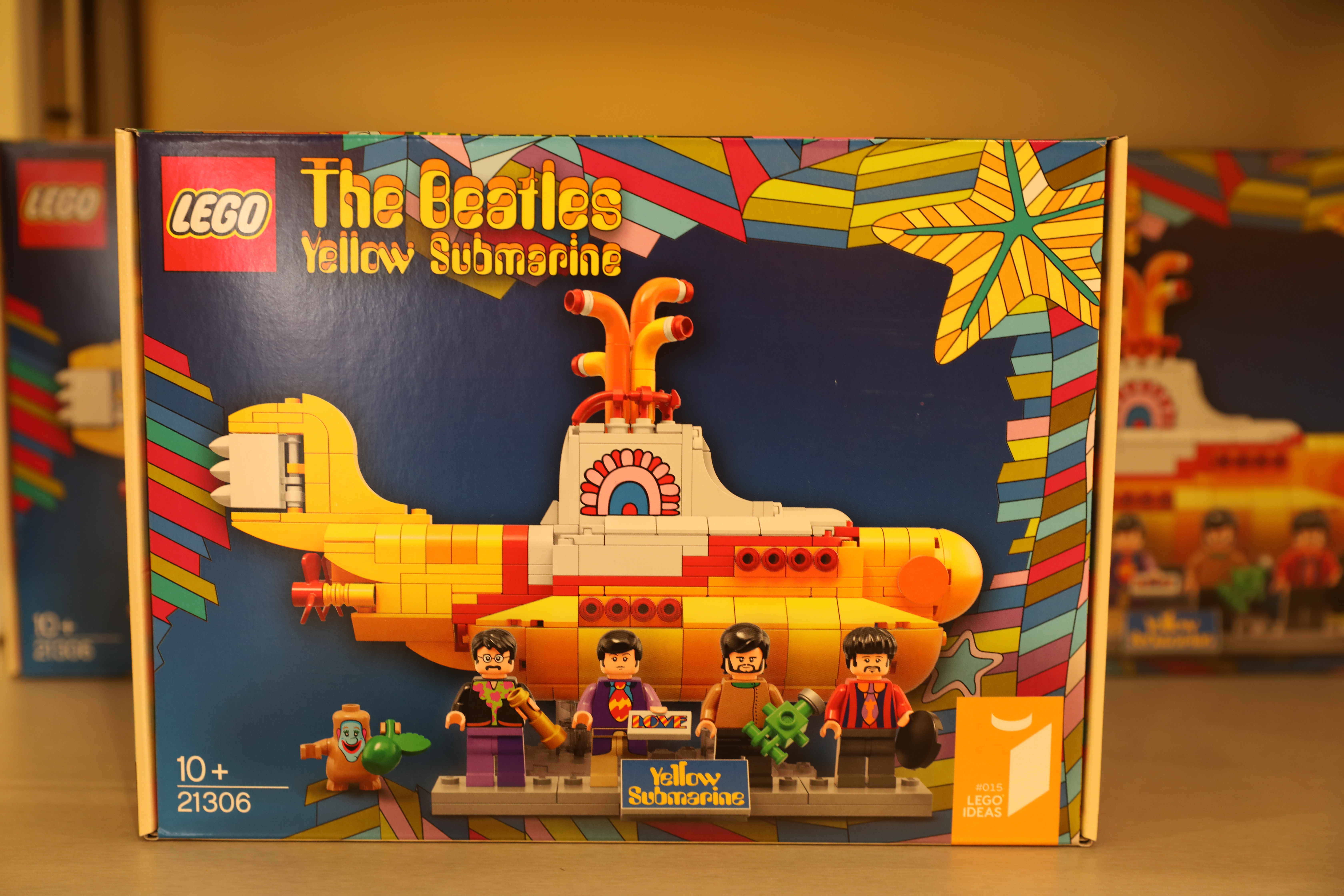 「The Beatles Yellow Submarine」黃色潛水艇積木是連樂園員工都瘋狂的搶手貨。
