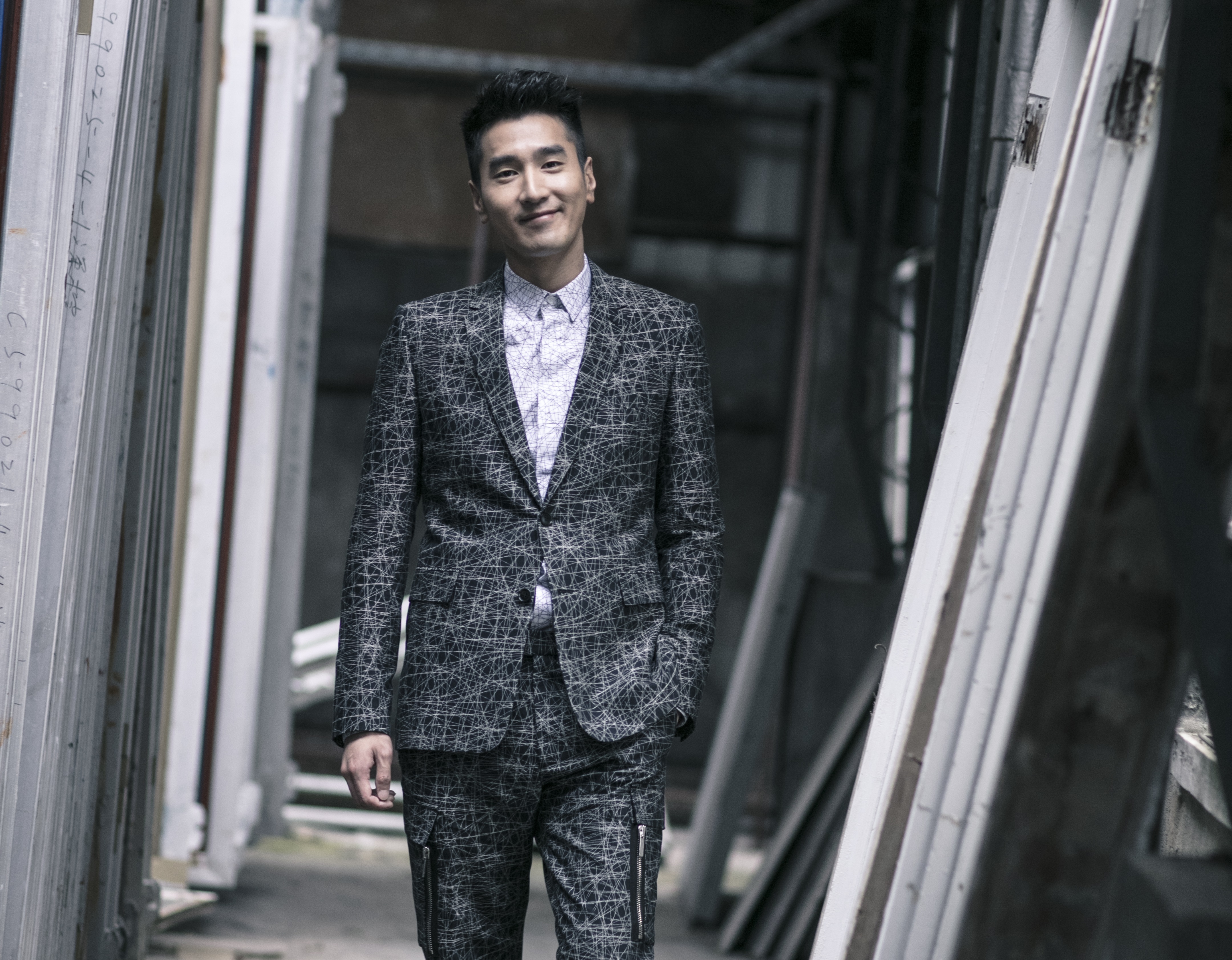 趙又廷私底下是淡定哥，從不對身邊人大小聲，這多少和他推廣的「光合作用」有關，常常讓太陽曬掉了負能量，展現的就是正能量了。