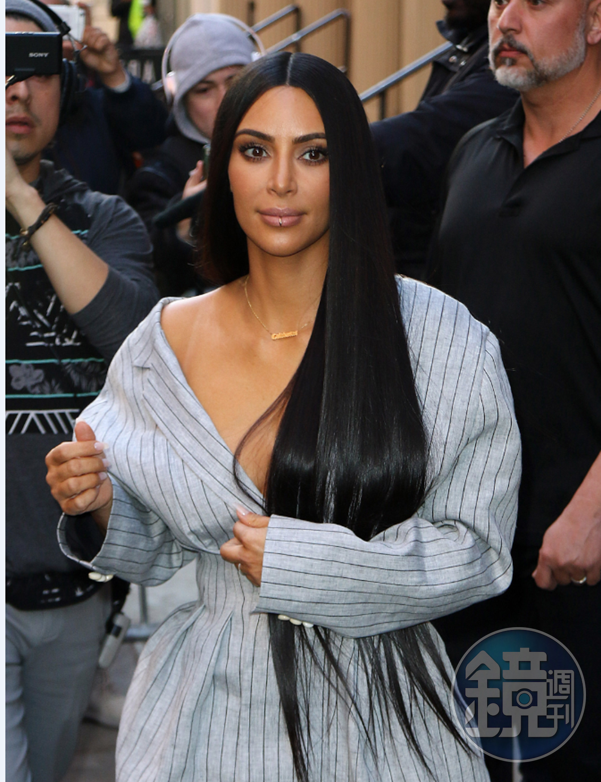 電視實境秀紅人金‧卡達夏(Kim Kardashian)的粗濃眉毛，是許多愛美女性仿效的對象。(東方IC)