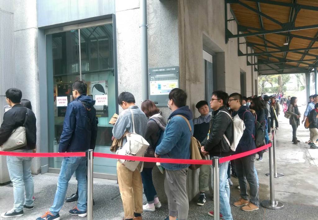 波蘭大師奇士勞斯基在光點華山套票預售，吸引排隊人龍。（天馬行空提供）