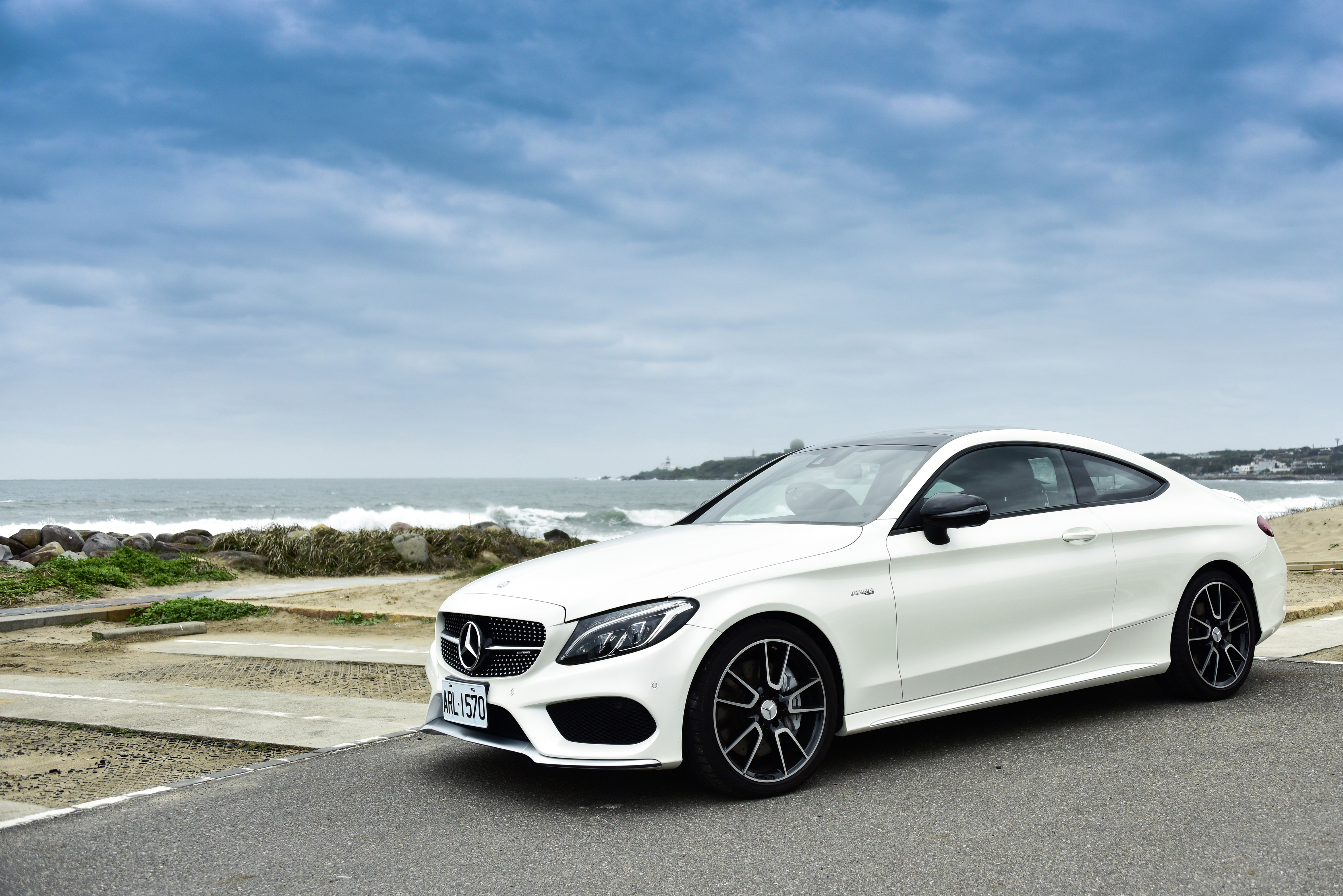 這款車還搭載有3000cc的V6雙渦輪增壓引擎，也經過AMG調校。