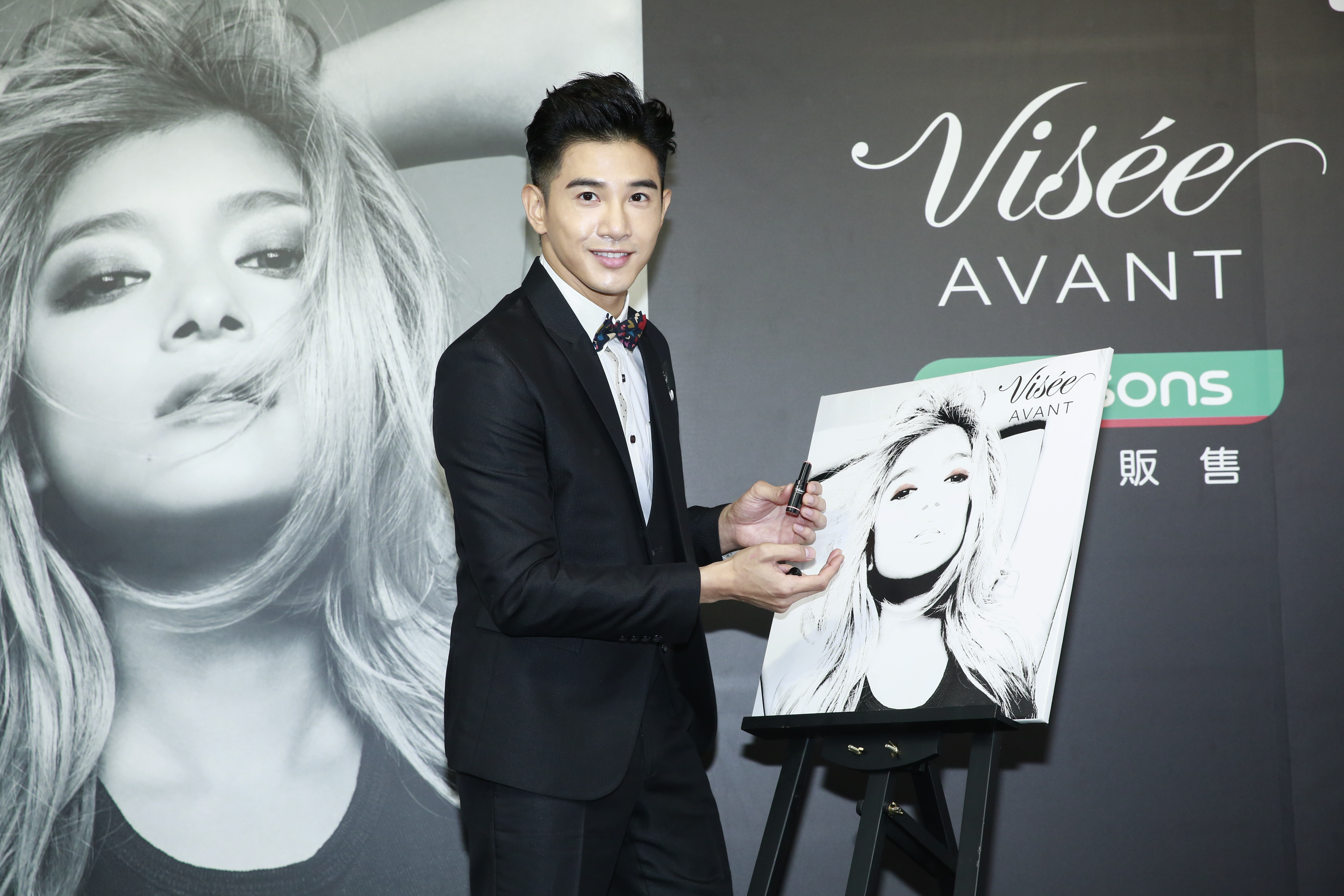 張立昂出席彩妝活動，認為自己左側臉最帥。